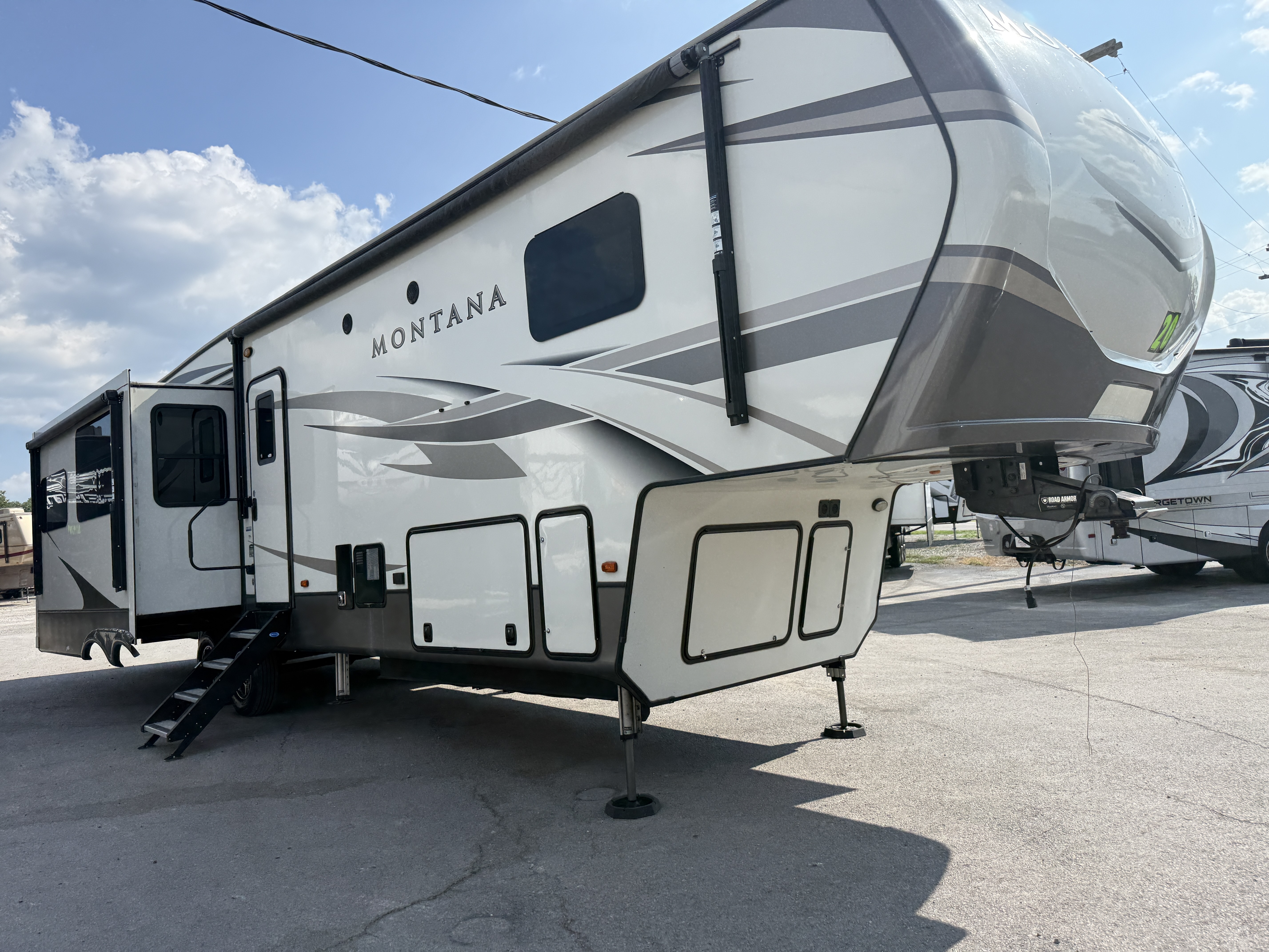 2020 Keystone MONTANA 3720RL in findlay OH