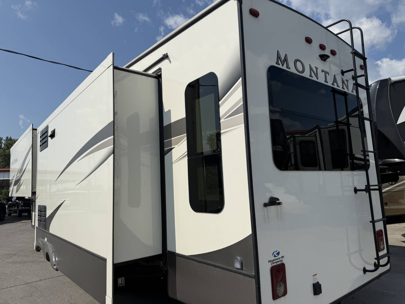A photo of this 2020 Keystone MONTANA 3720RL