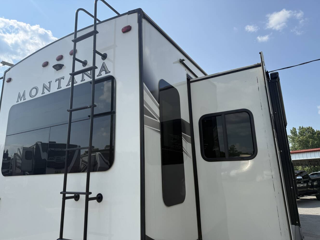 A photo of this 2020 Keystone MONTANA 3720RL