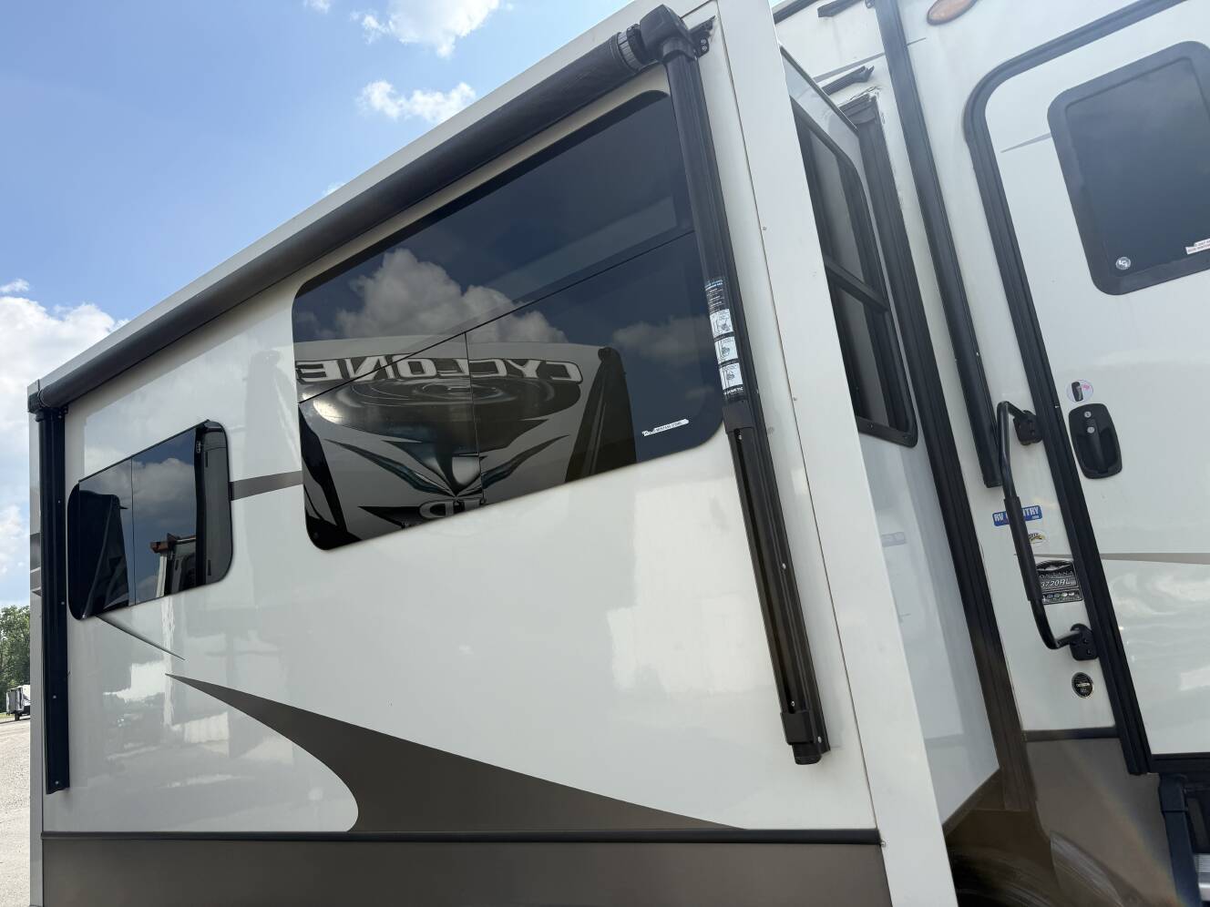 A photo of this 2020 Keystone MONTANA 3720RL