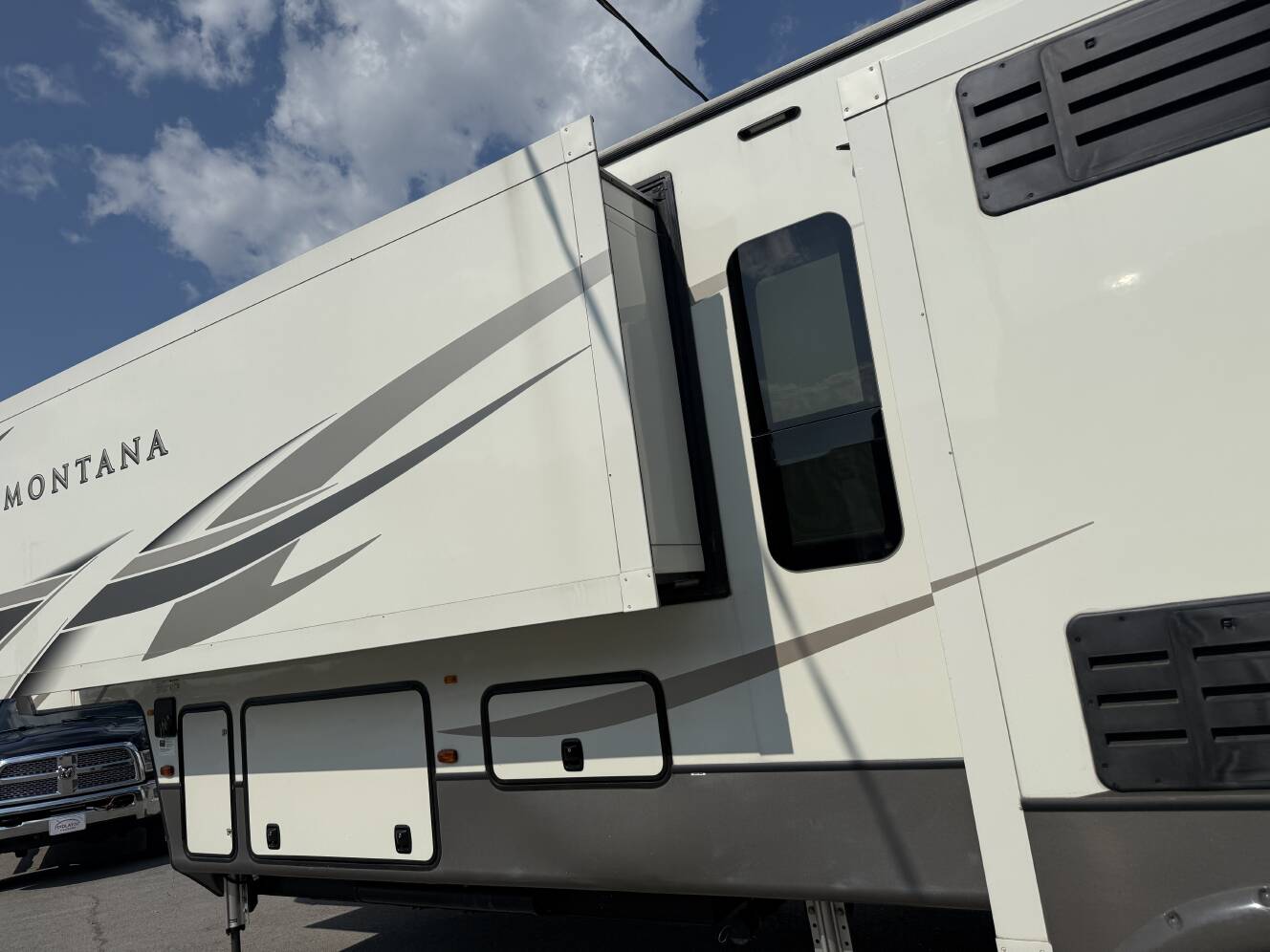 A photo of this 2020 Keystone MONTANA 3720RL
