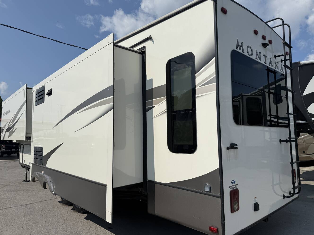 A photo of this 2020 Keystone MONTANA 3720RL