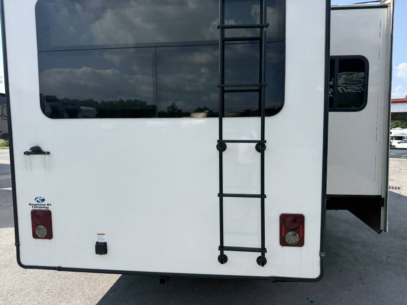 A photo of this 2020 Keystone MONTANA 3720RL