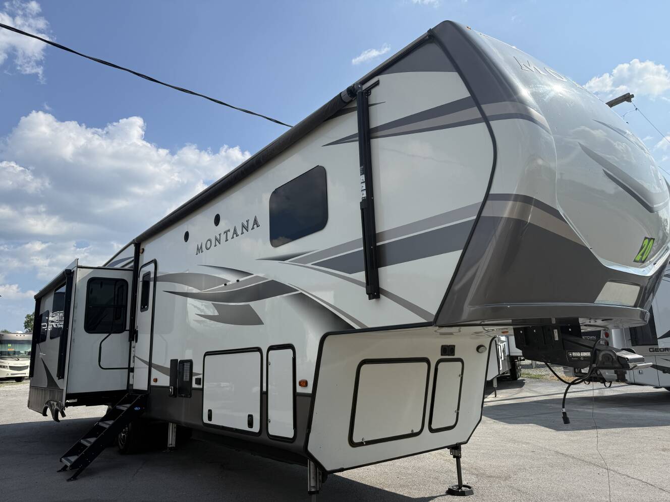A photo of this 2020 Keystone MONTANA 3720RL