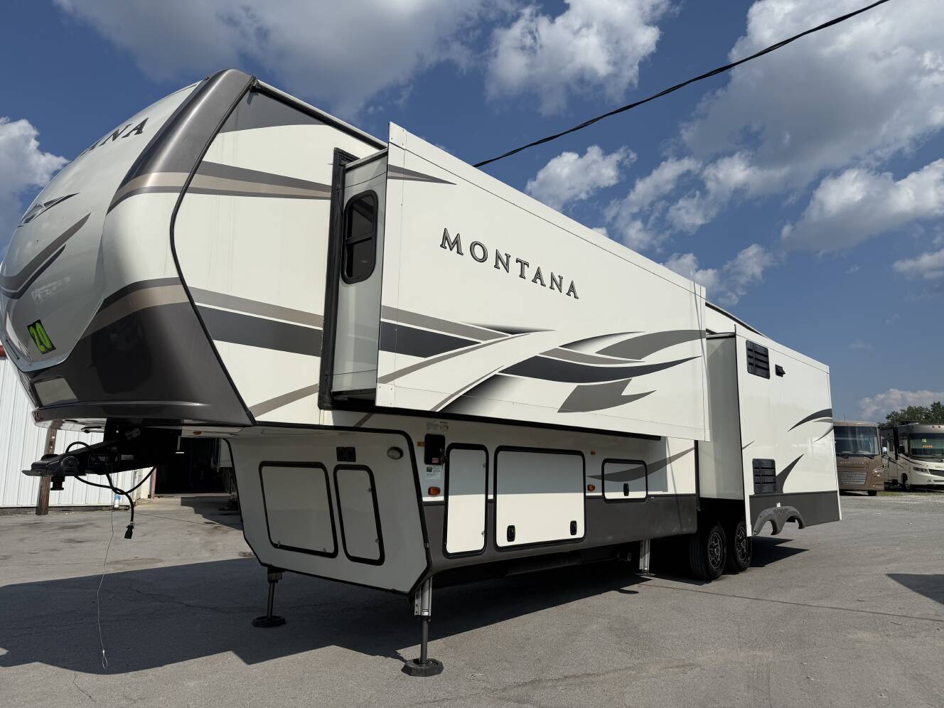 A photo of this 2020 Keystone MONTANA 3720RL