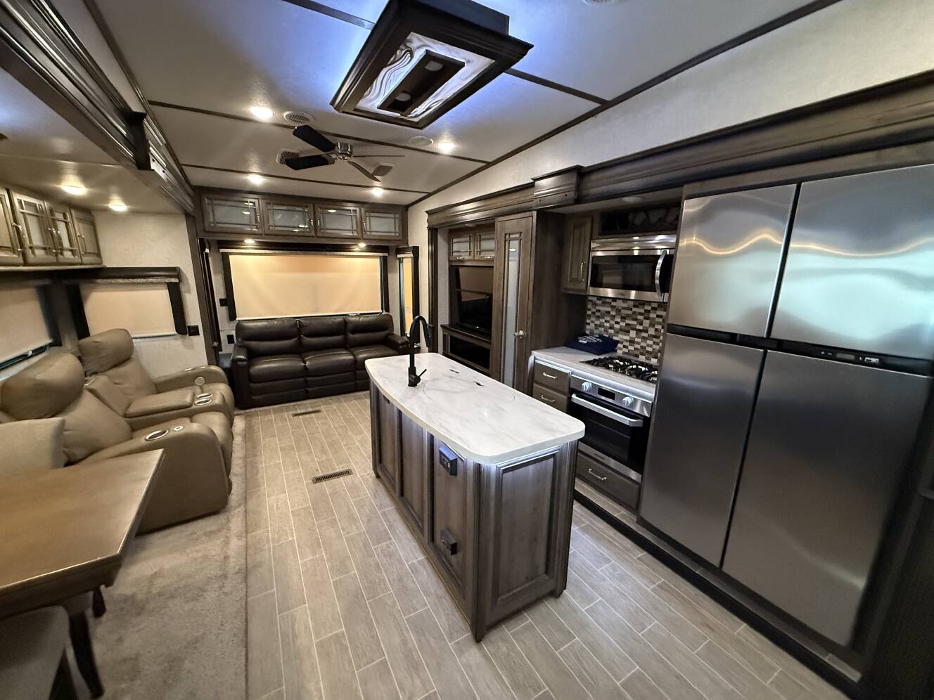 A photo of this 2020 Keystone MONTANA 3720RL