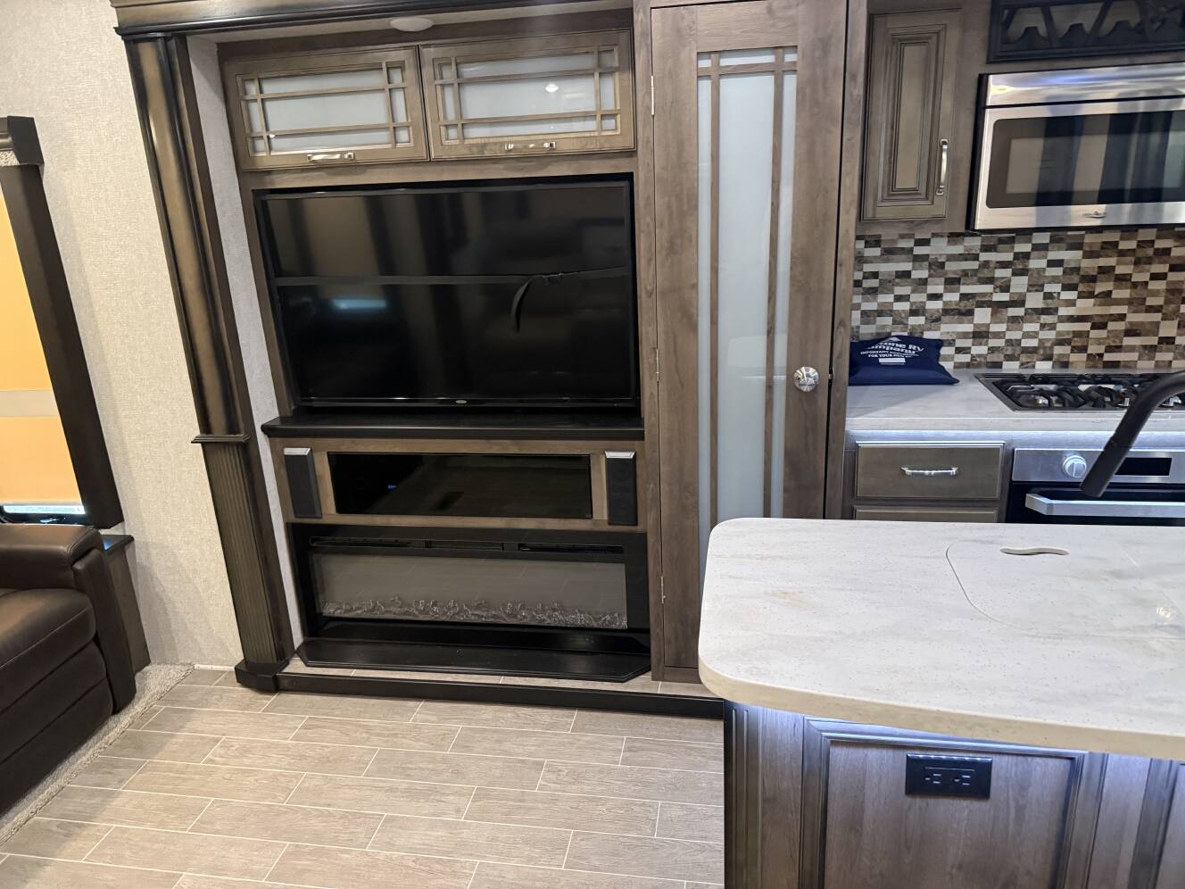 A photo of this 2020 Keystone MONTANA 3720RL