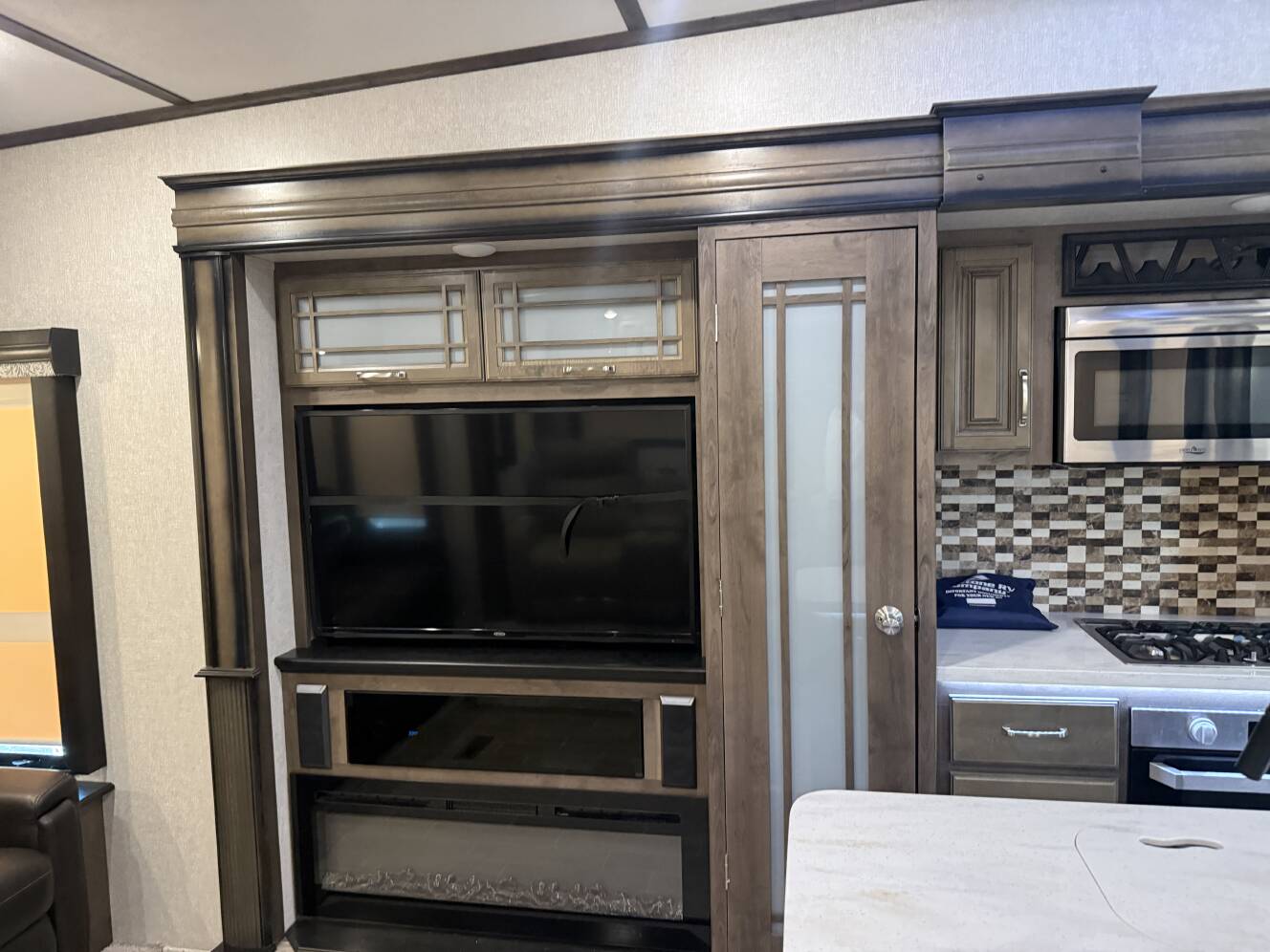 A photo of this 2020 Keystone MONTANA 3720RL