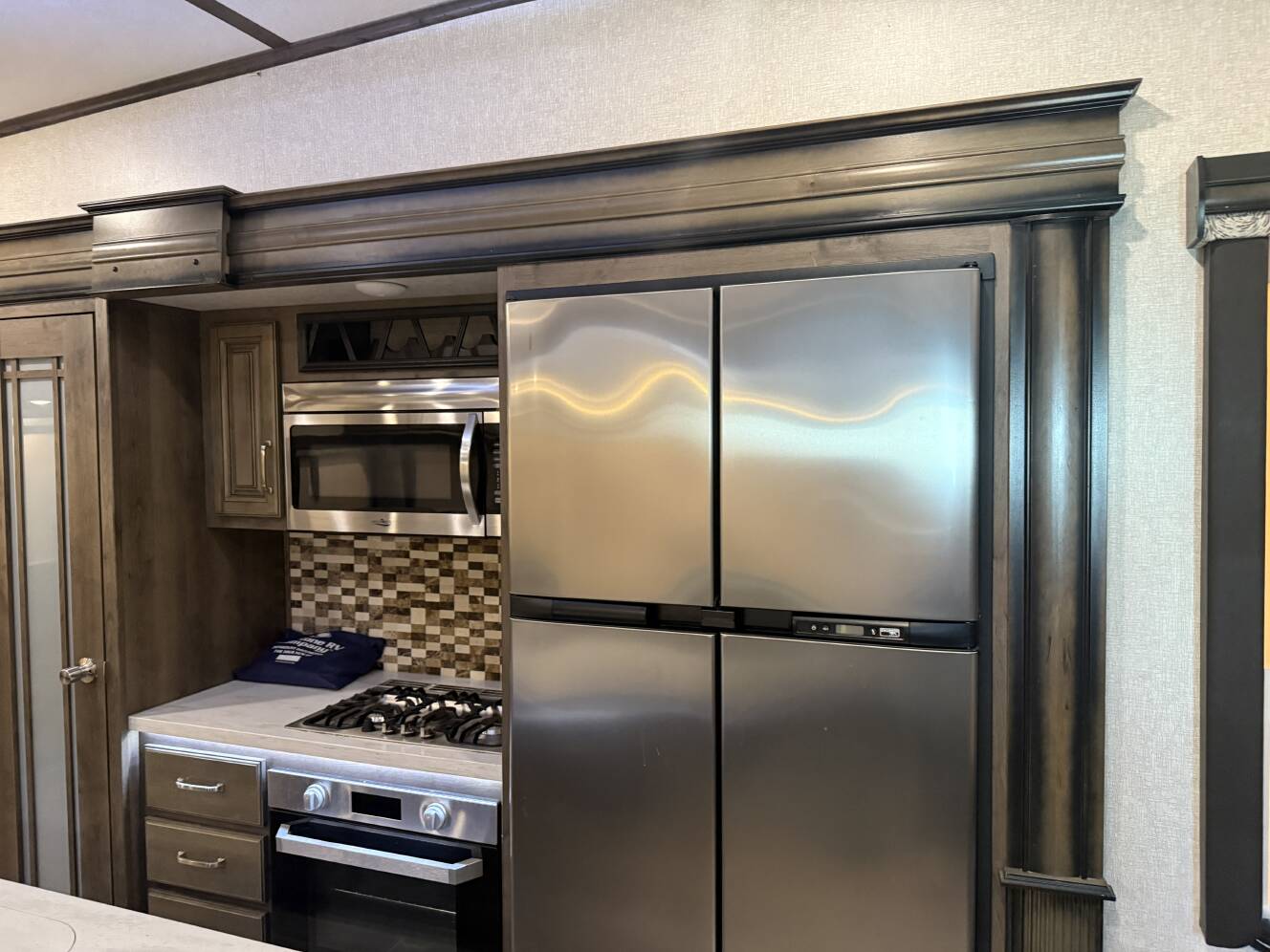 A photo of this 2020 Keystone MONTANA 3720RL
