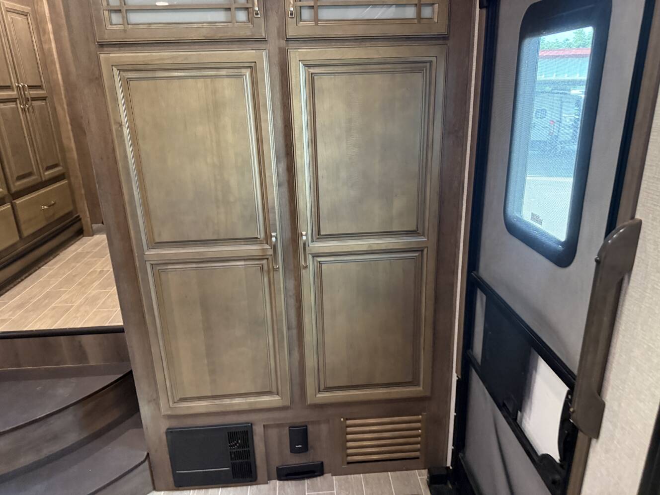 A photo of this 2020 Keystone MONTANA 3720RL