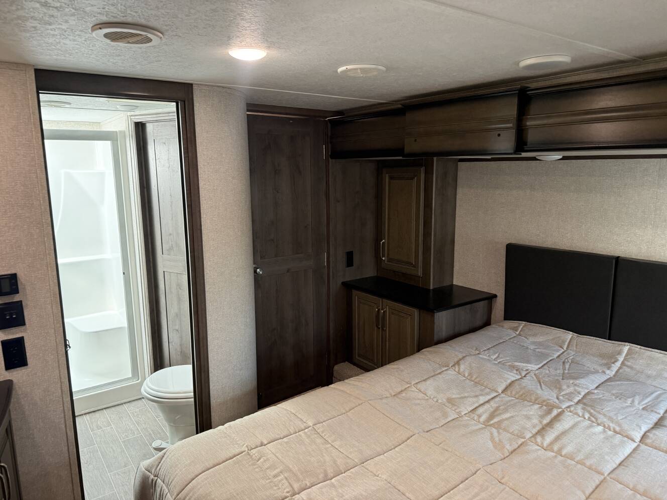 A photo of this 2020 Keystone MONTANA 3720RL