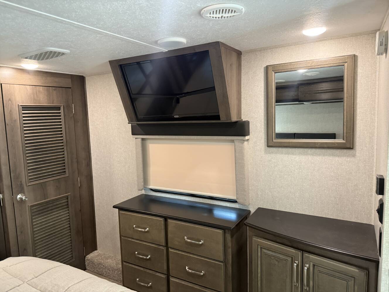 A photo of this 2020 Keystone MONTANA 3720RL