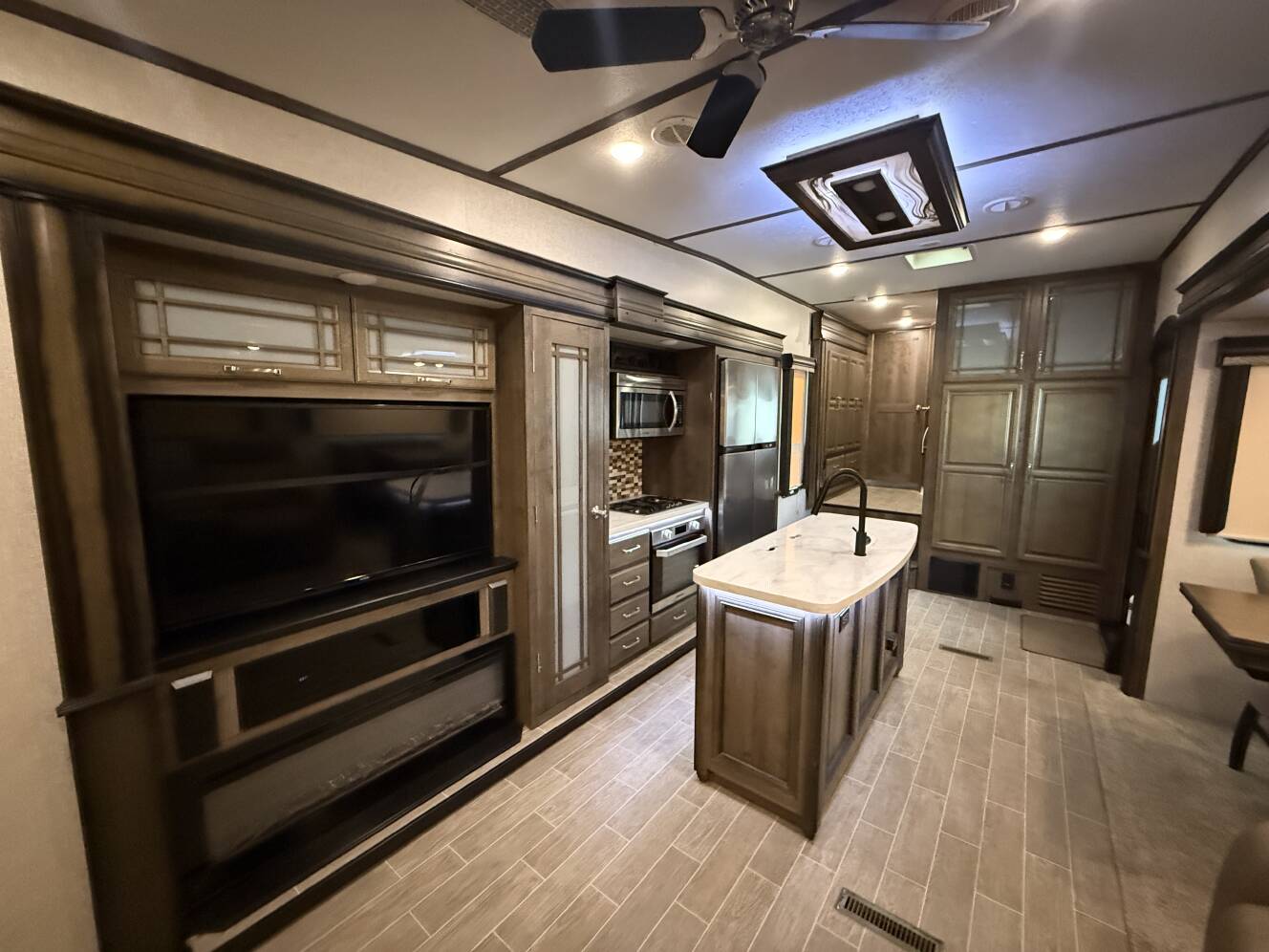 A photo of this 2020 Keystone MONTANA 3720RL