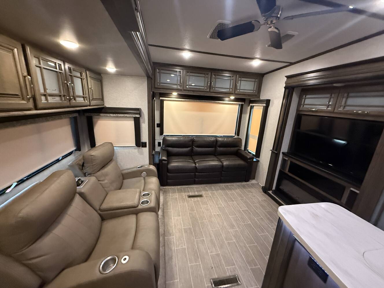 A photo of this 2020 Keystone MONTANA 3720RL