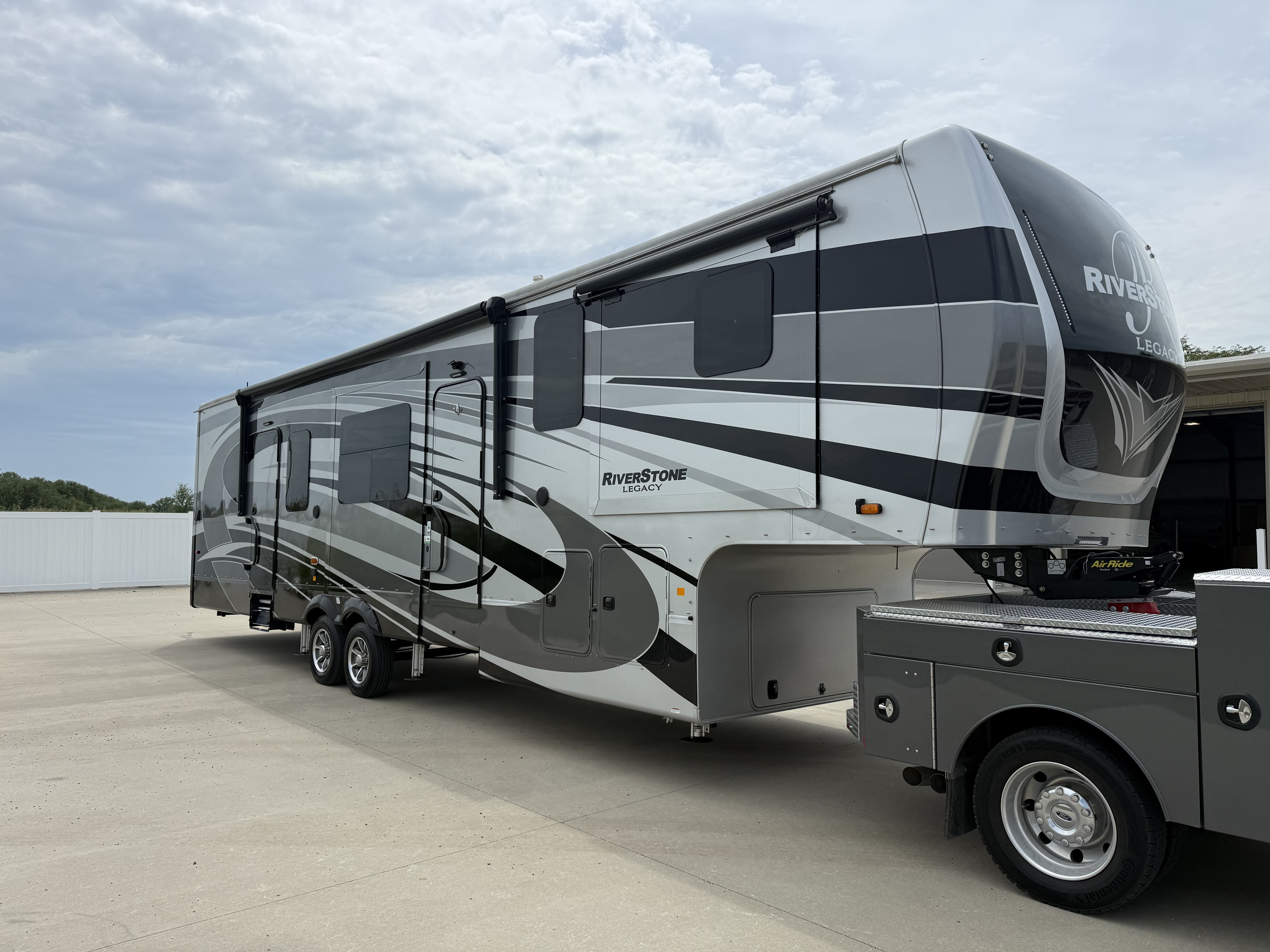 2021 Forest River RIVERSTONE LEGACY 39FK RV