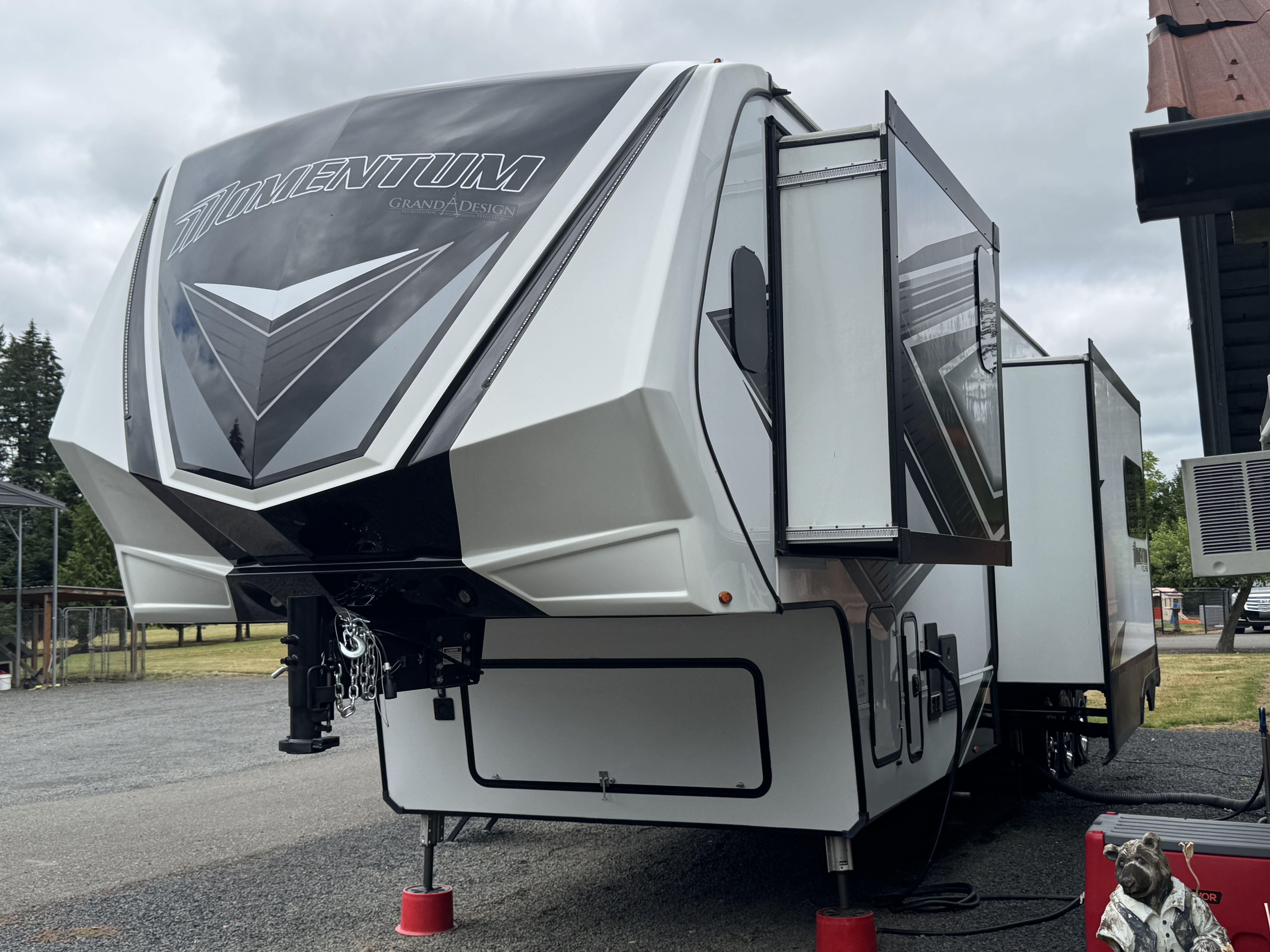 2023 Grand Design MOMENTUM M-CLASS 395MS in chehalis WA
