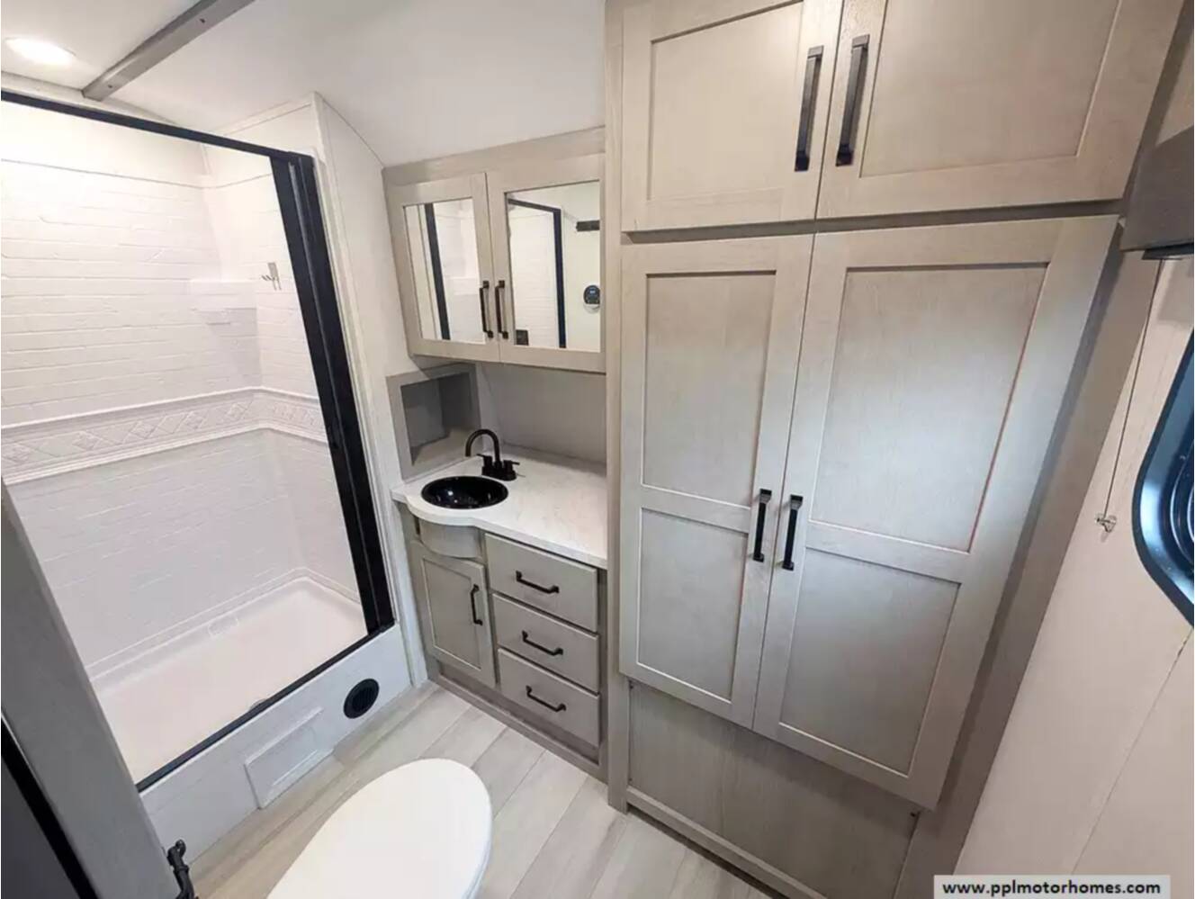 A photo of this 2026 Grand Design Momentum 17MAV