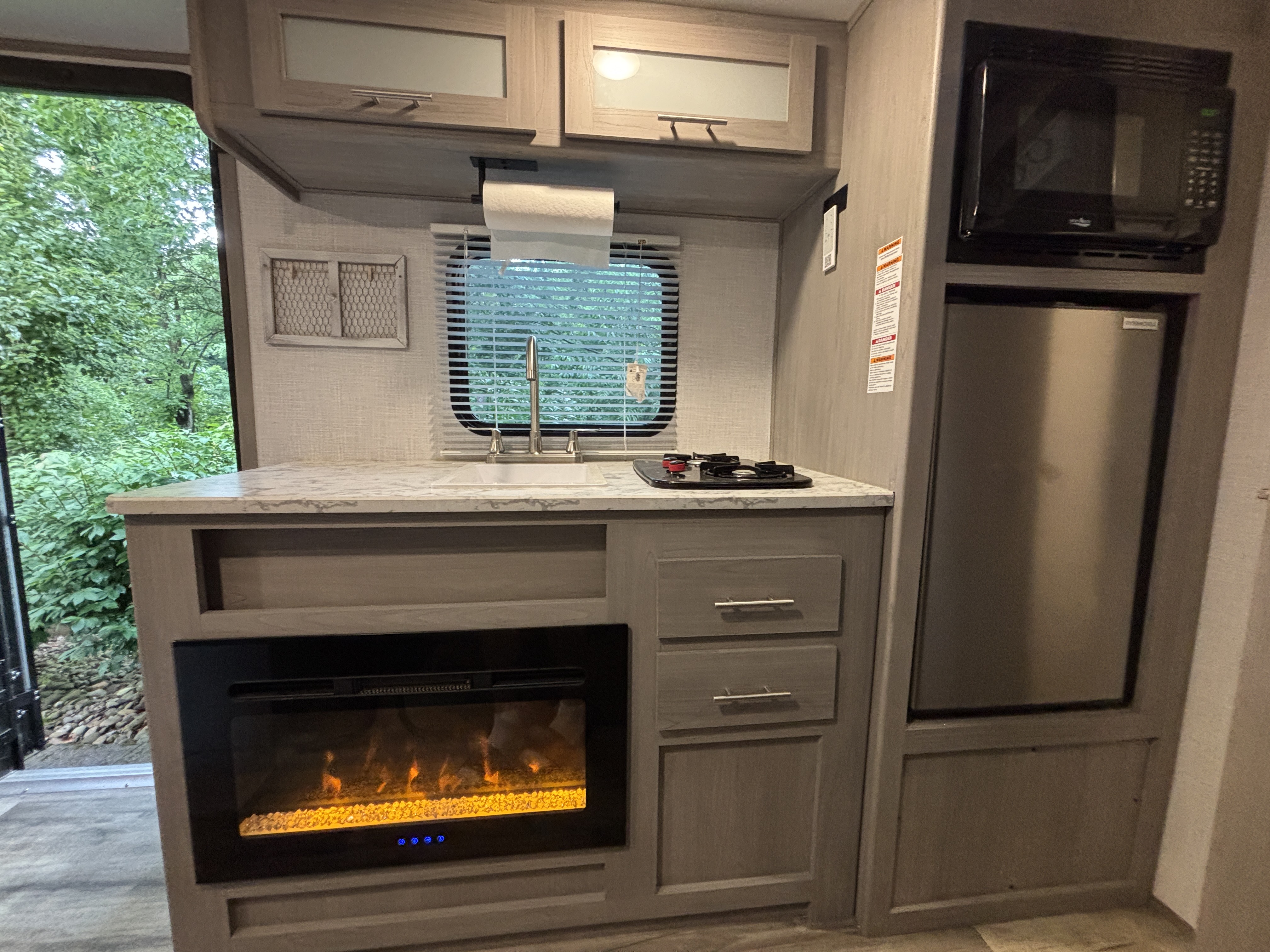 2023 Coleman LANTERN LT 17BH RV
