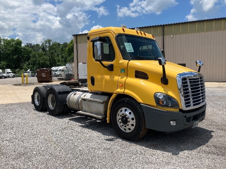 2019 FREIGHTLINER CASCADIA 113 in Homewood, AL