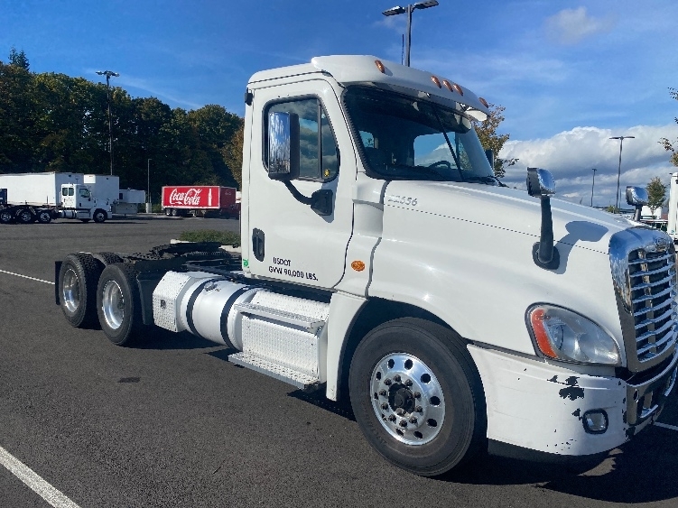 2017 FREIGHTLINER CASCADIA 125 in Everett, WA