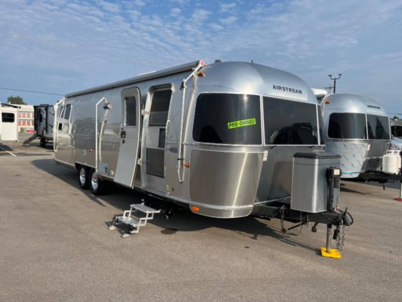 A photo of this 2012 Airstream Flying Cloud 30