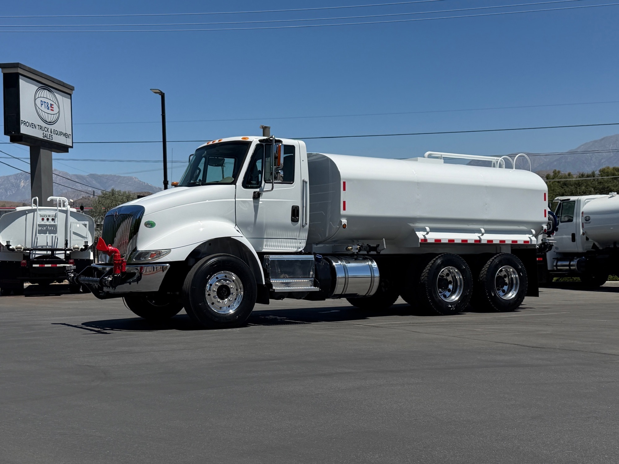 2016 INTERNATIONAL 8600 in Yucaipa, CA