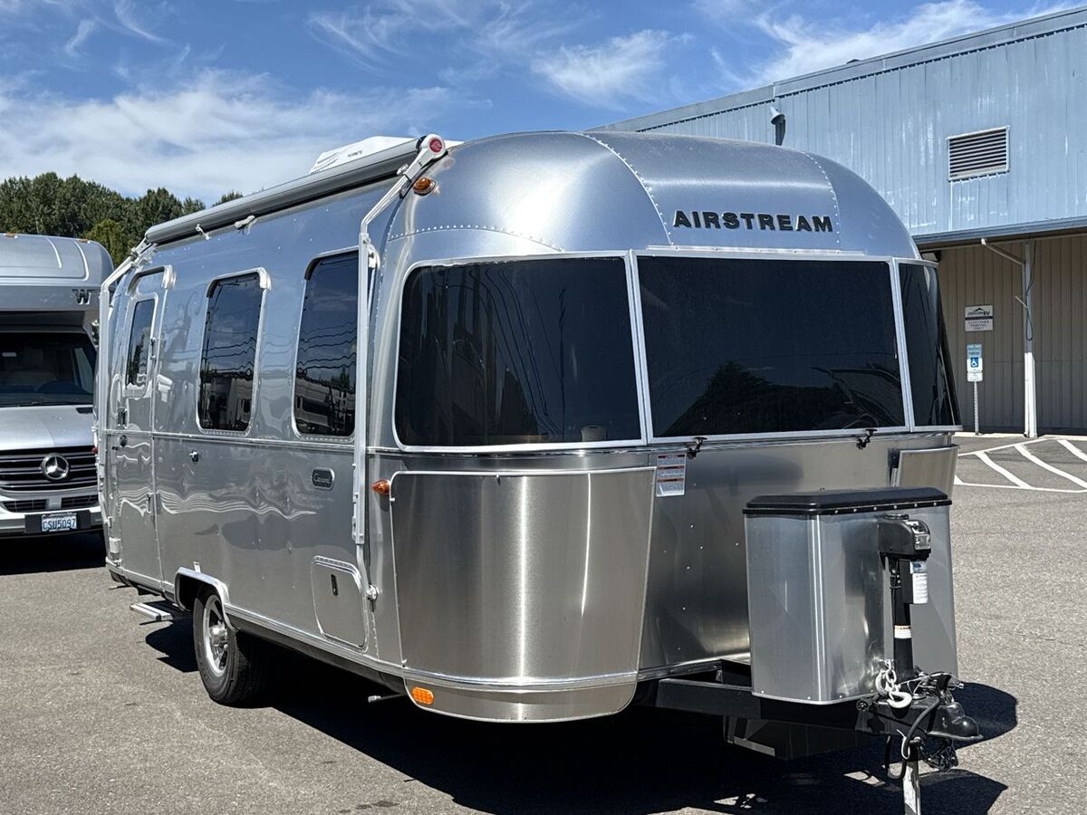 2022 Airstream Caravel 22FB in fife WA