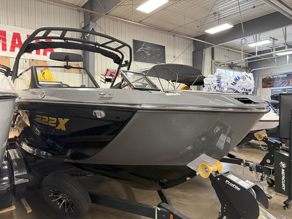 2025 Yamaha Boats 222XD in red wing MN