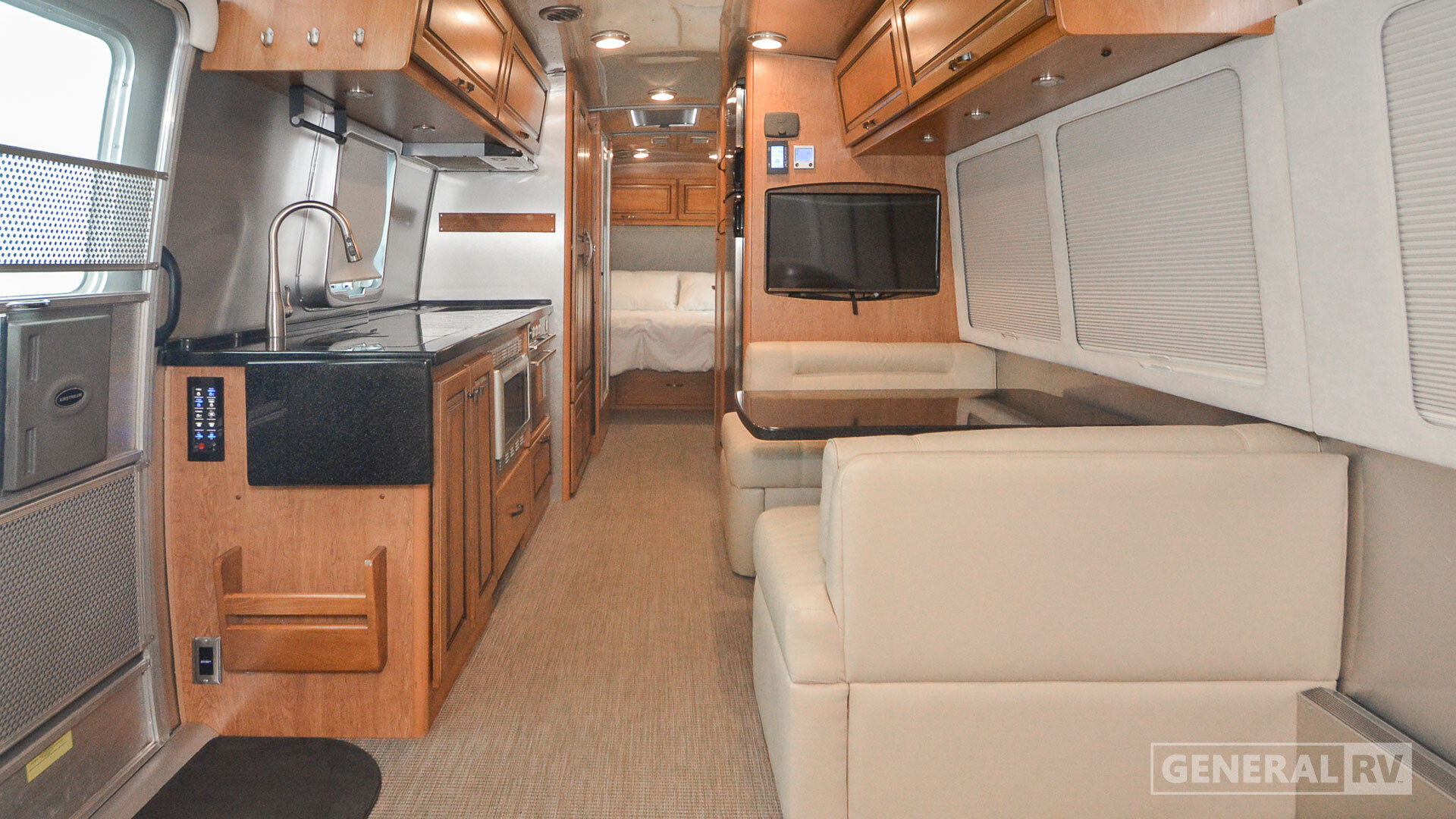 2017 Airstream CLASSIC 30 in winter garden FL