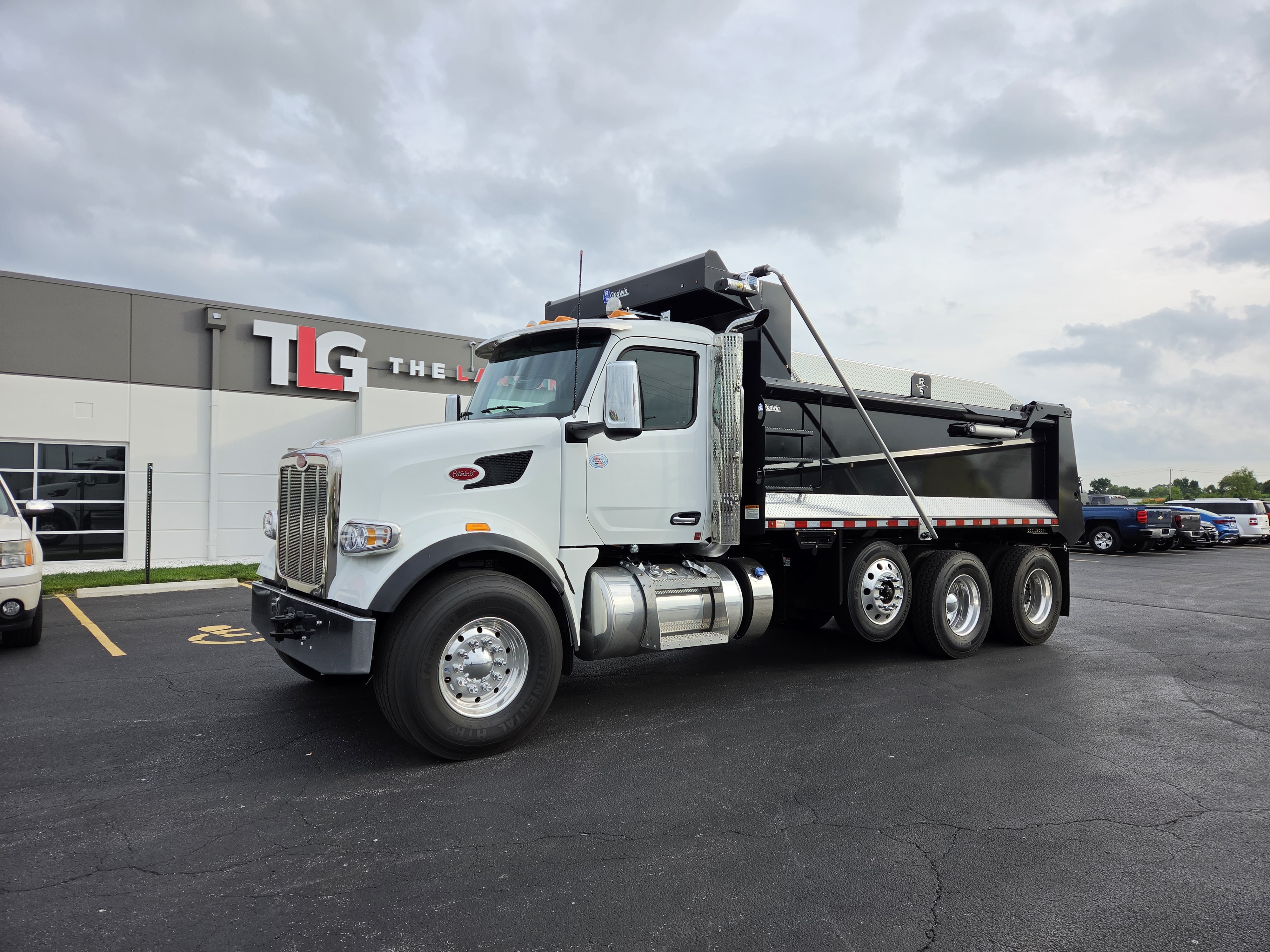2027 PETERBILT 567 in East Saint Louis, IL
