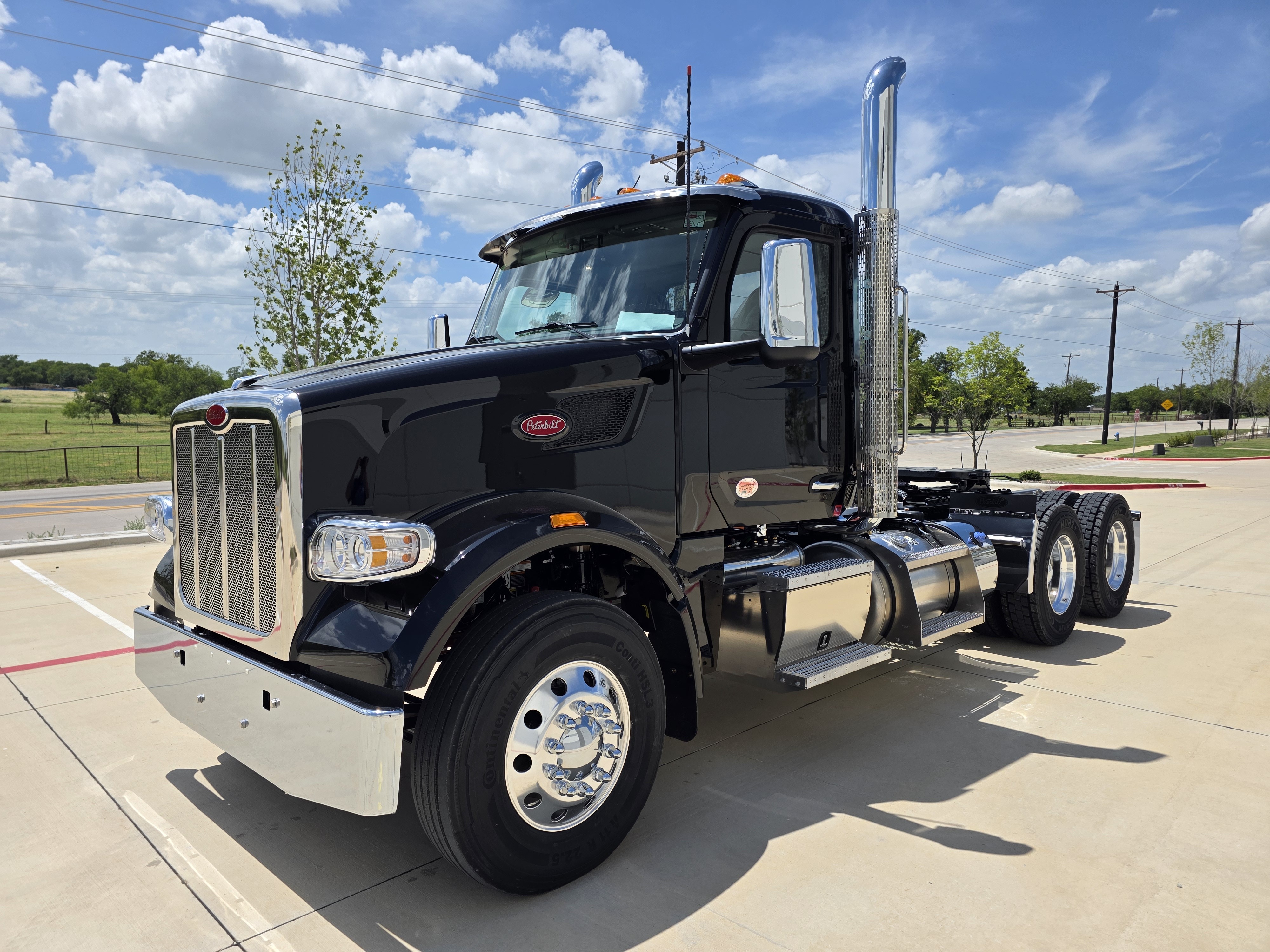 2027 PETERBILT 567 in East Saint Louis, IL
