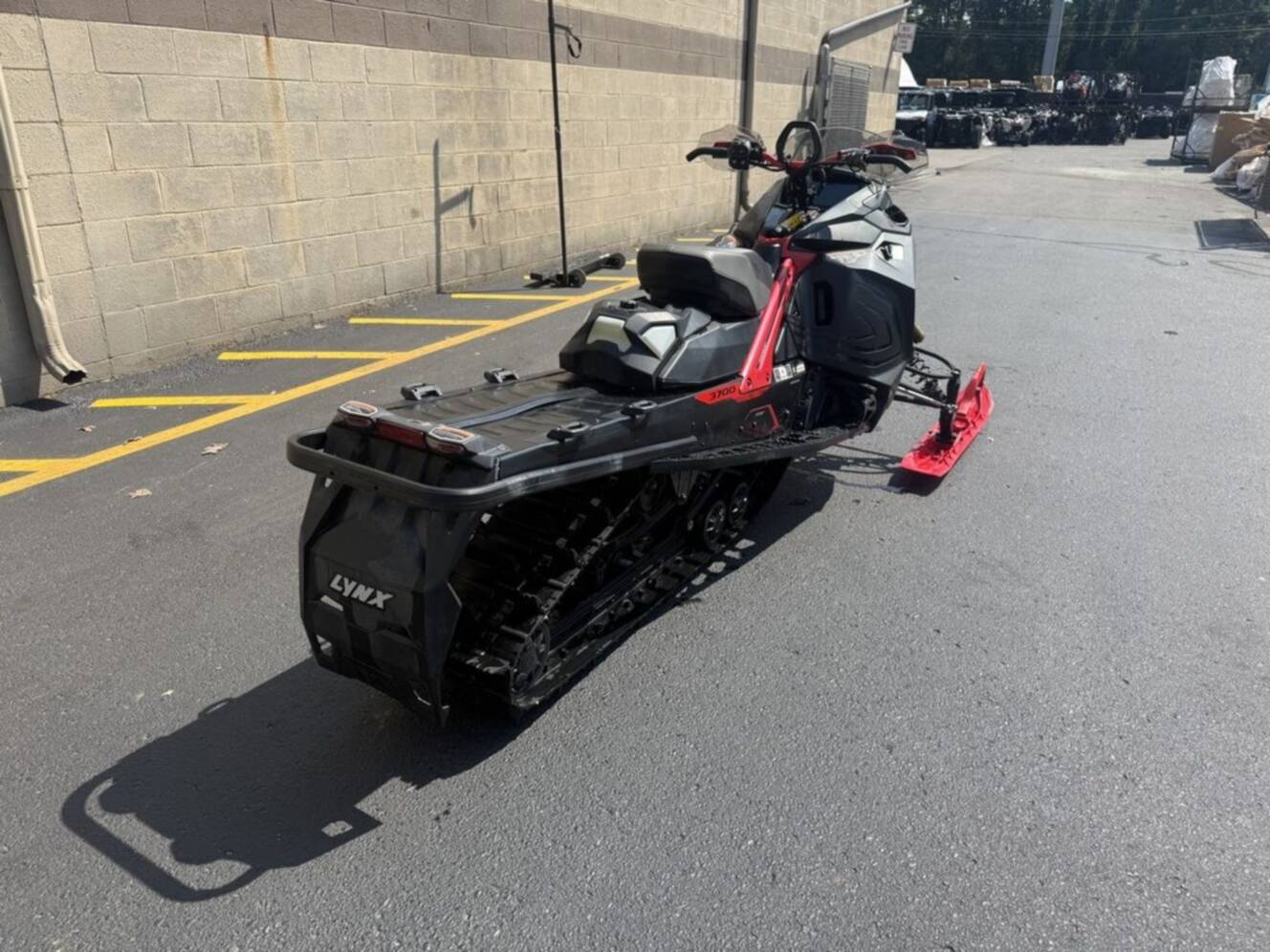 A photo of this 2025 Lynx® Xterrain RE 850 E-TEC_10.25in