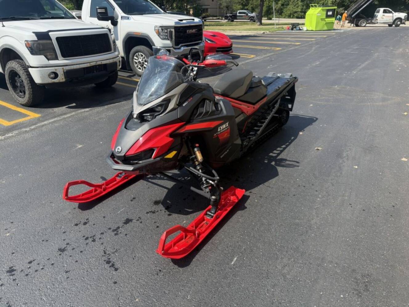 A photo of this 2025 Lynx® Xterrain RE 850 E-TEC_10.25in