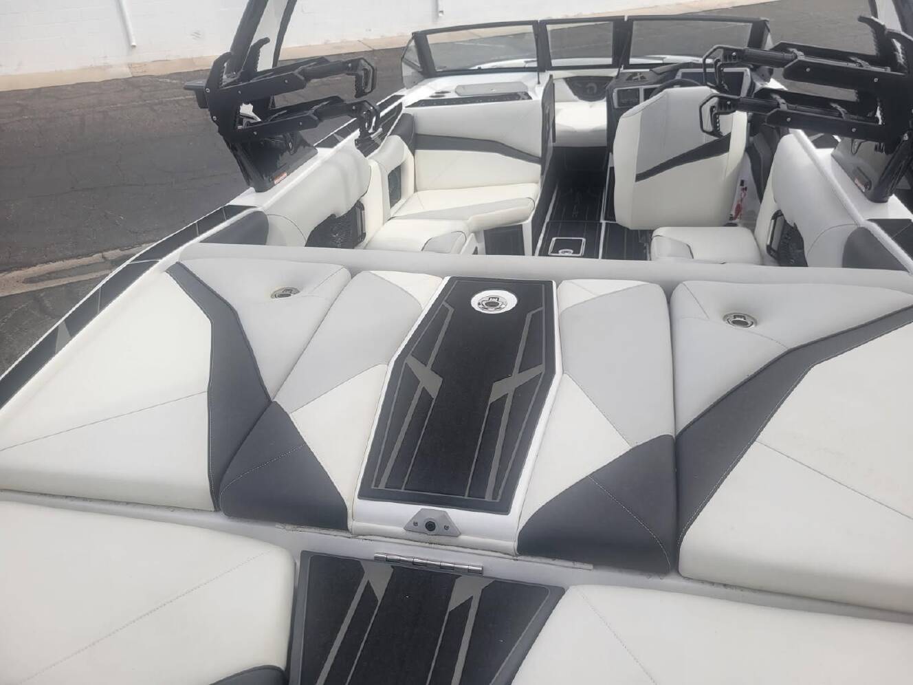 A photo of this 2025 Centurion NV233