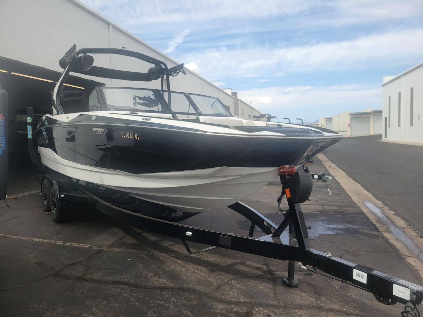 2025 Centurion NV233 Ski and Wakeboard Boat boat