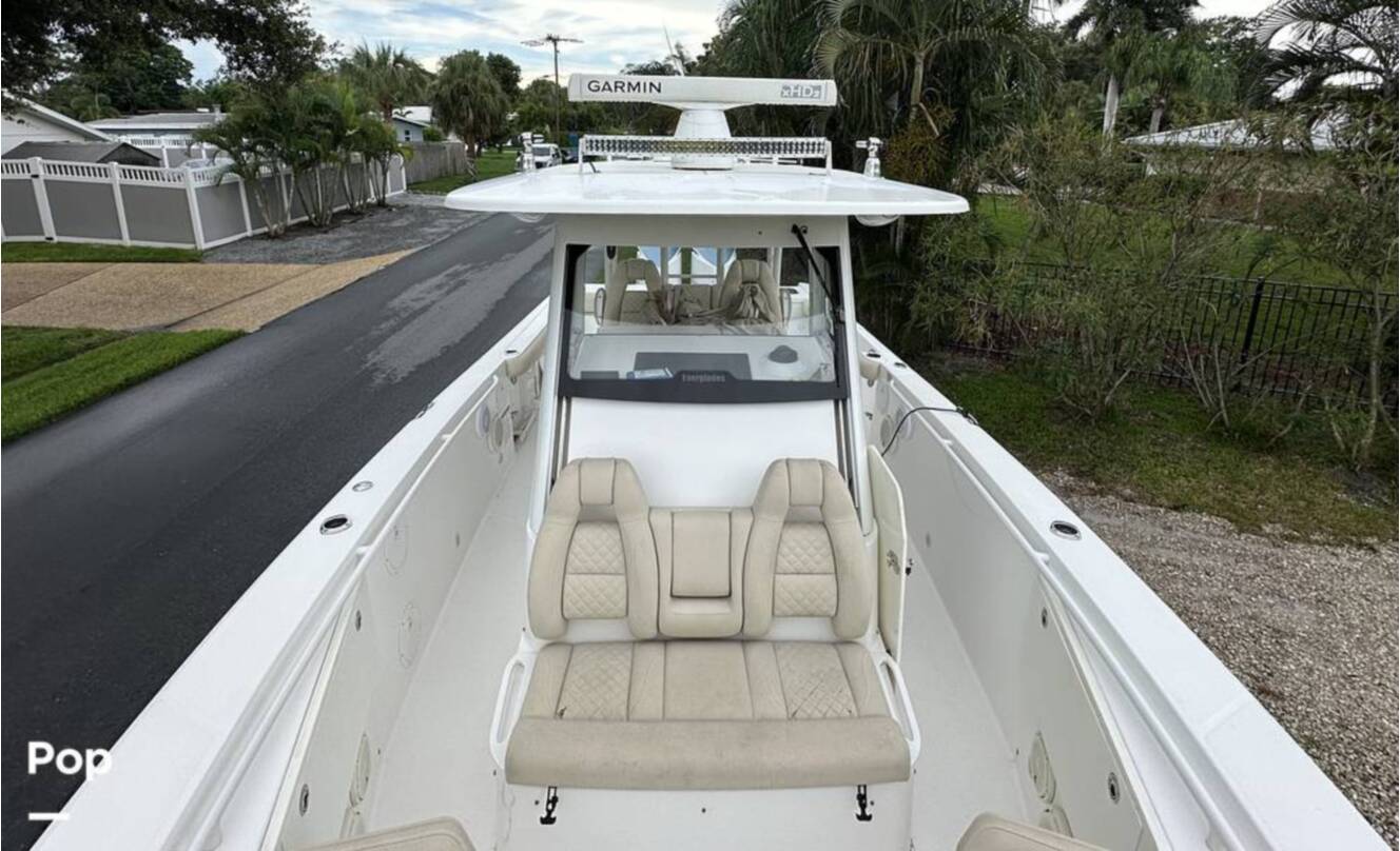 A photo of this 2018 Everglades 335CC