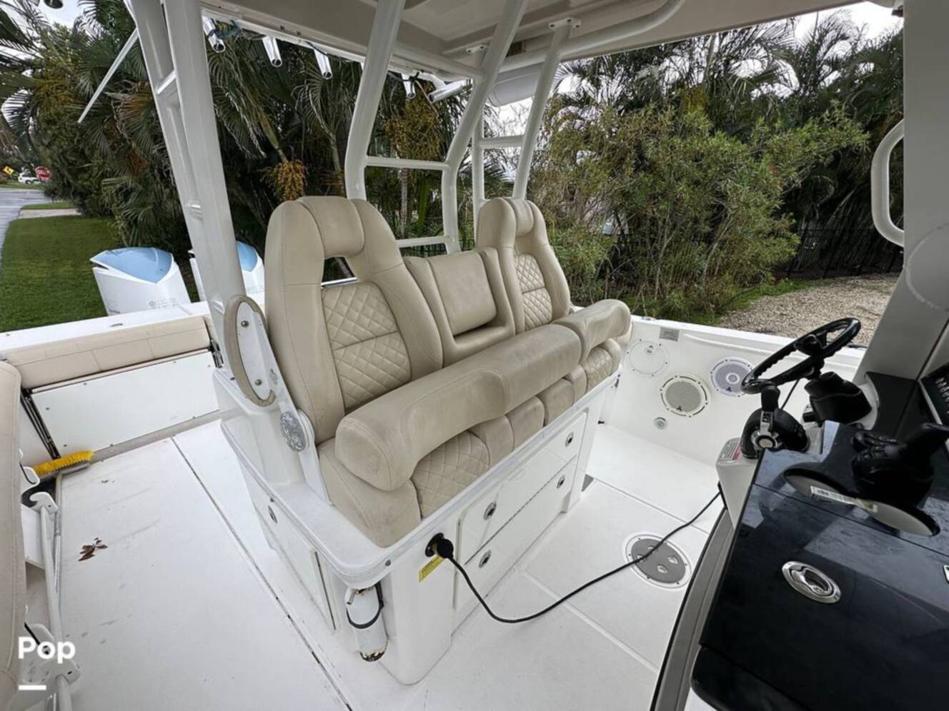 A photo of this 2018 Everglades 335CC