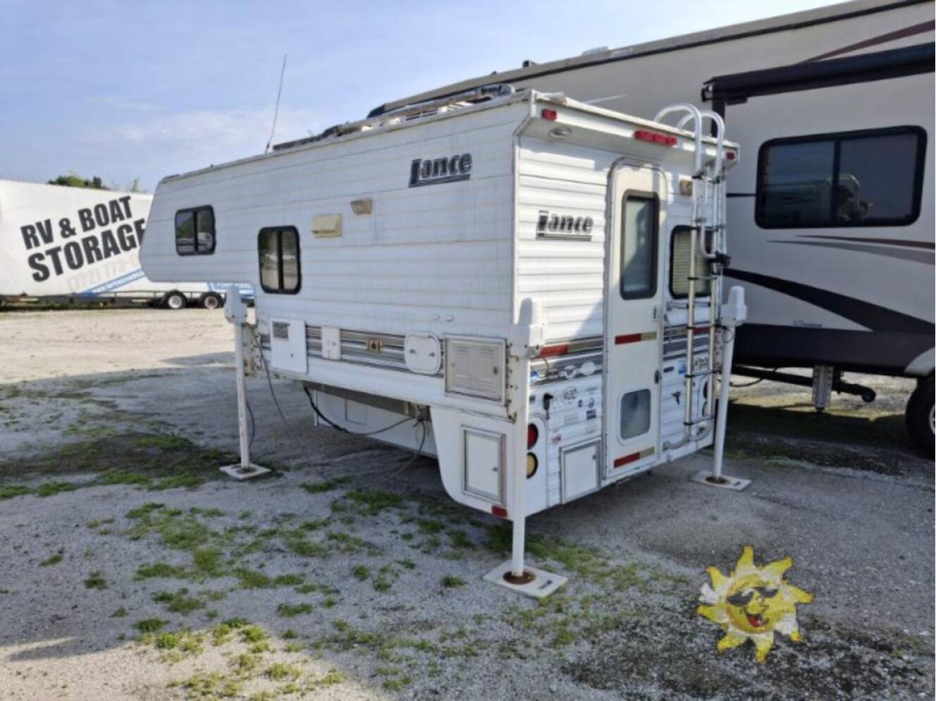 A photo of this 2007 Lance Lance 815 Extended Cabover