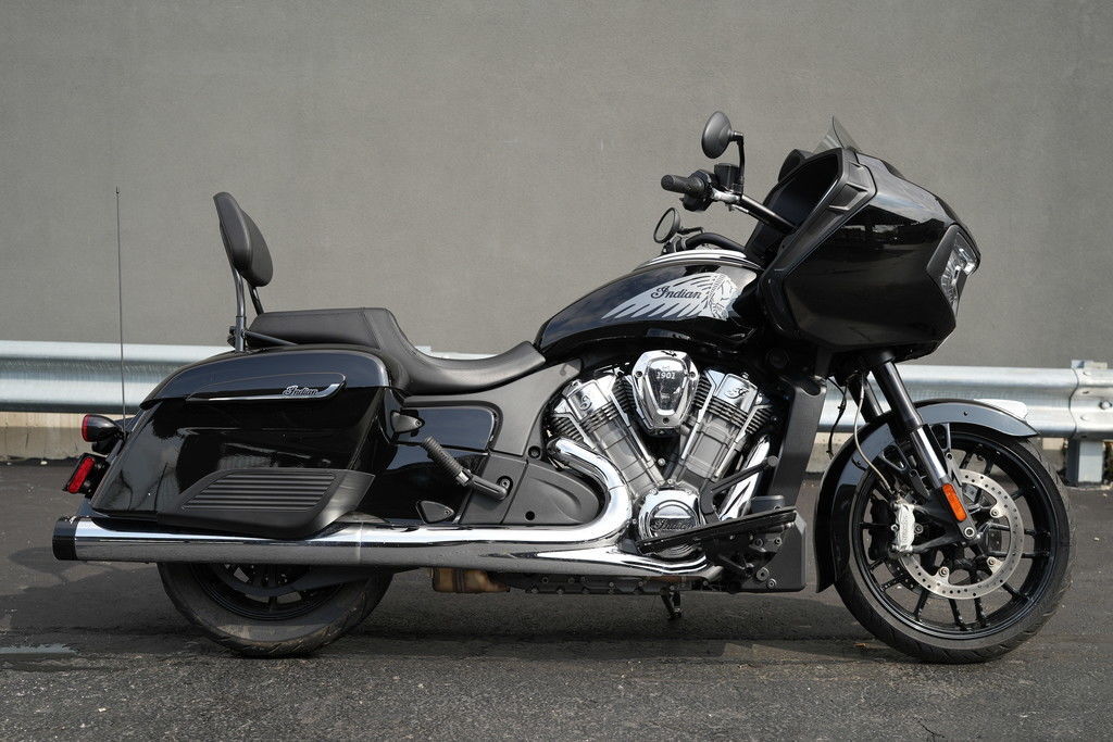 2021 Indian Motorcycle Challenger Thunder Black in Elmhurst, IL