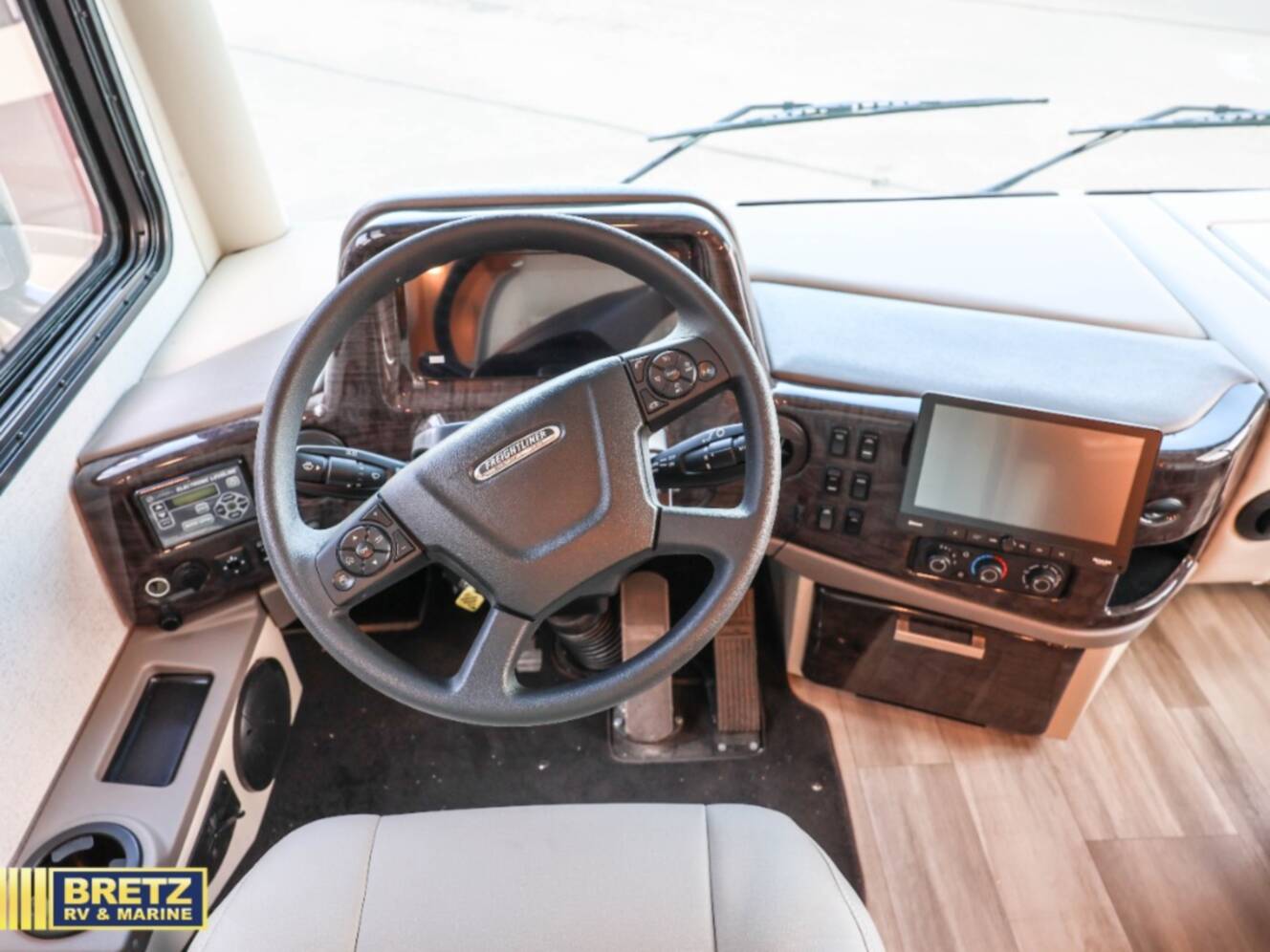 A photo of this 2027 Thor Motor Coach Palazzo GT 33.6