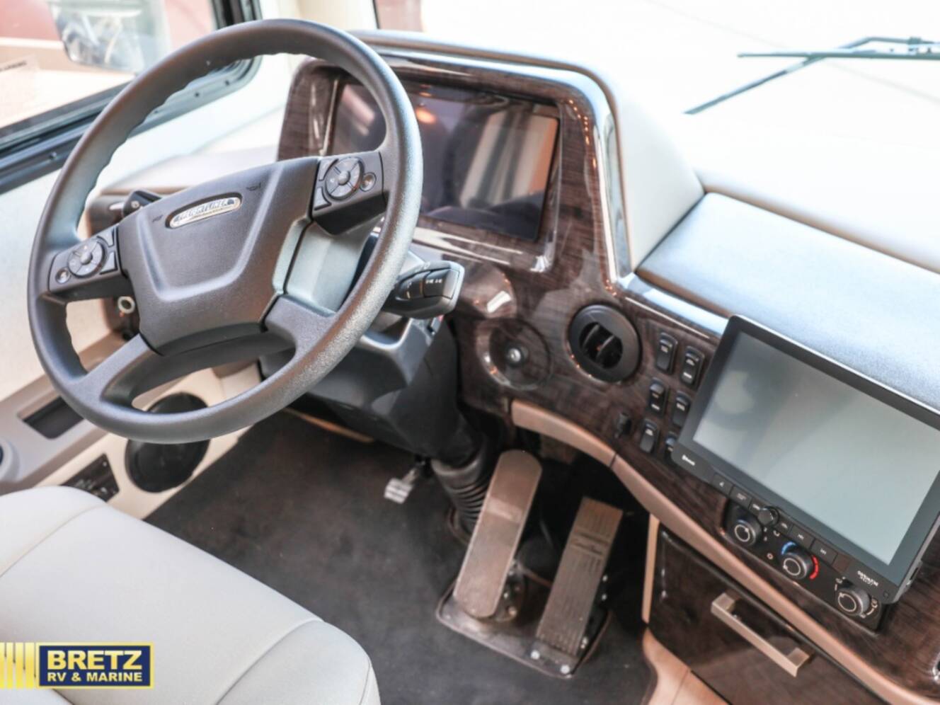 A photo of this 2027 Thor Motor Coach Palazzo GT 33.6