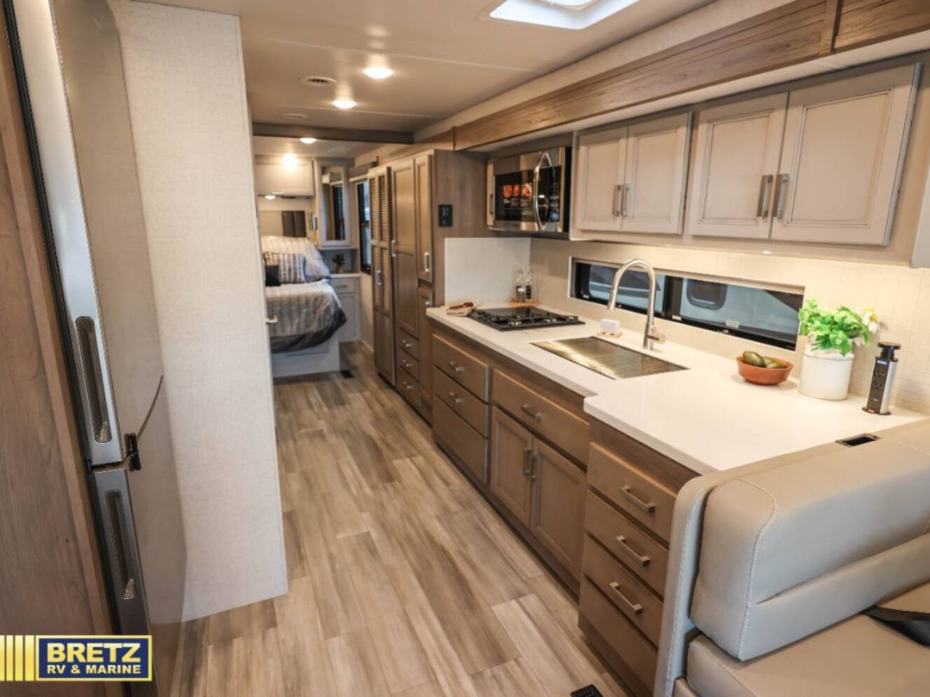 A photo of this 2027 Thor Motor Coach Palazzo GT 33.6