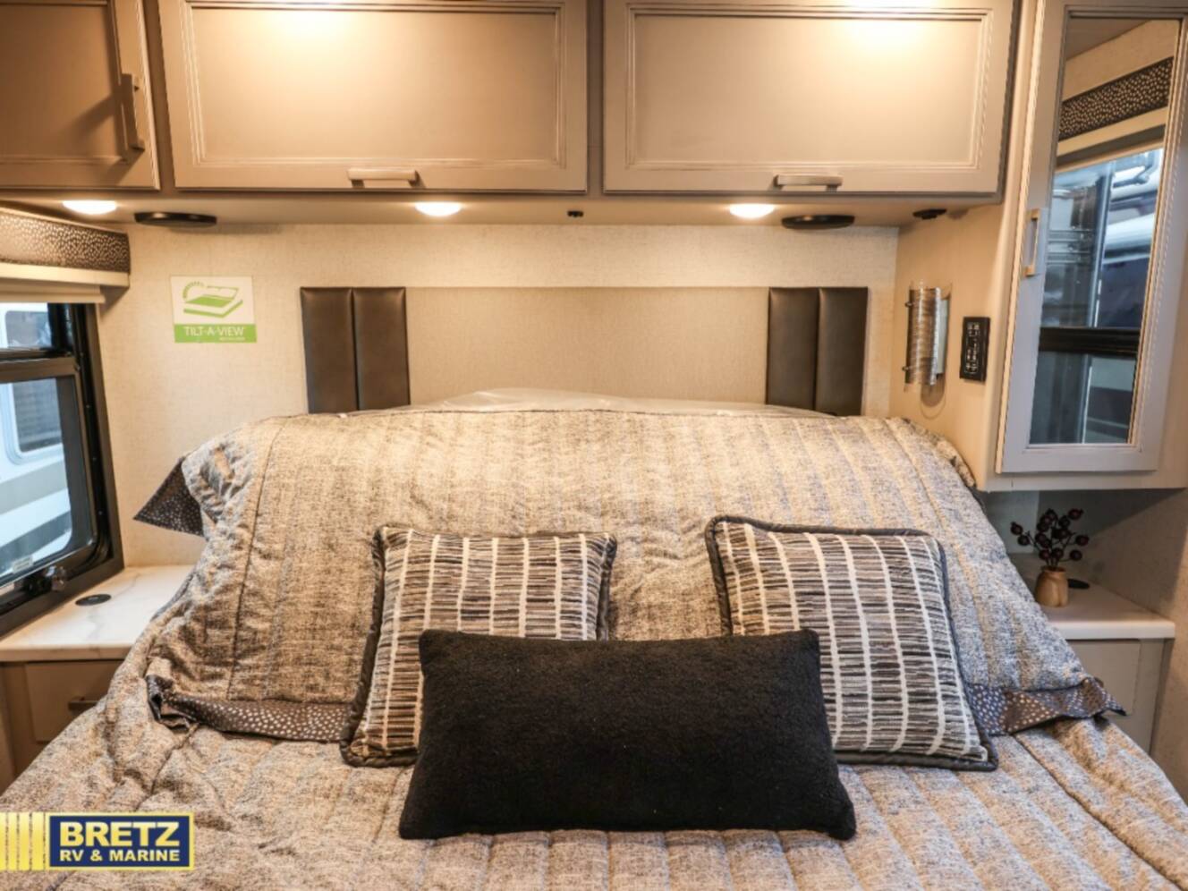 A photo of this 2027 Thor Motor Coach Palazzo GT 33.6