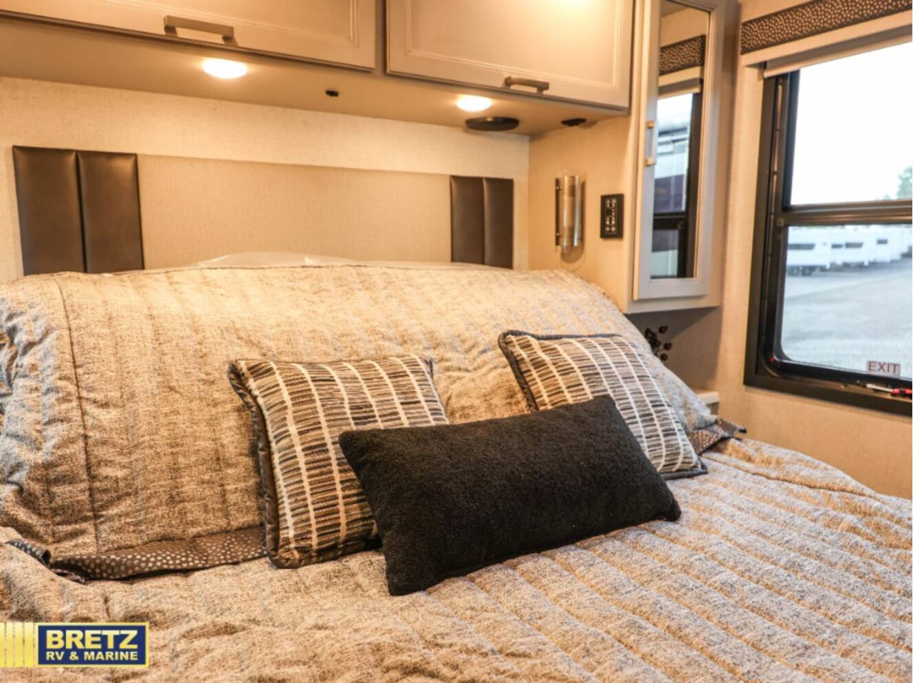 A photo of this 2027 Thor Motor Coach Palazzo GT 33.6