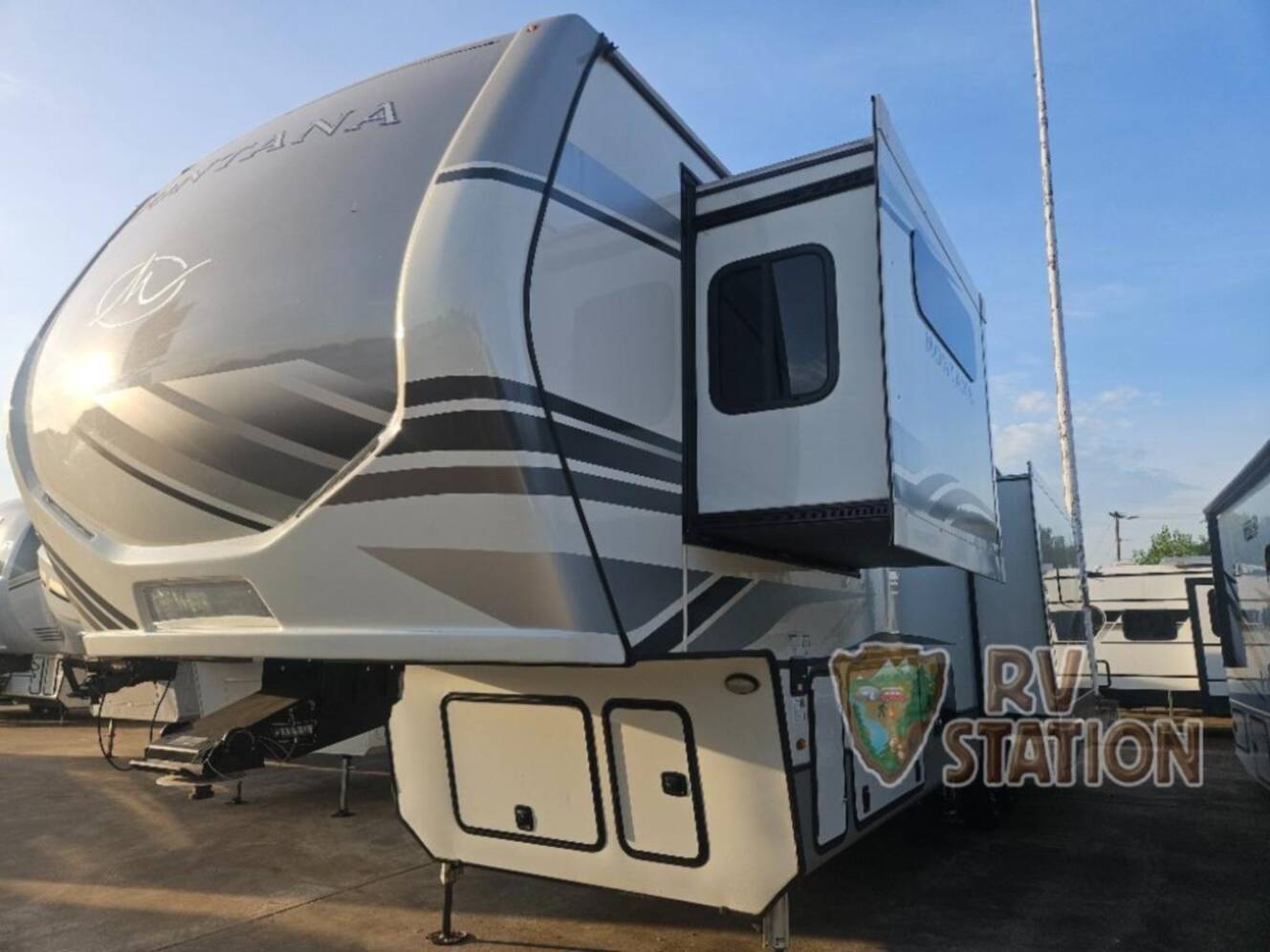 A photo of this 2023 Keystone Rv Montana 3231CK