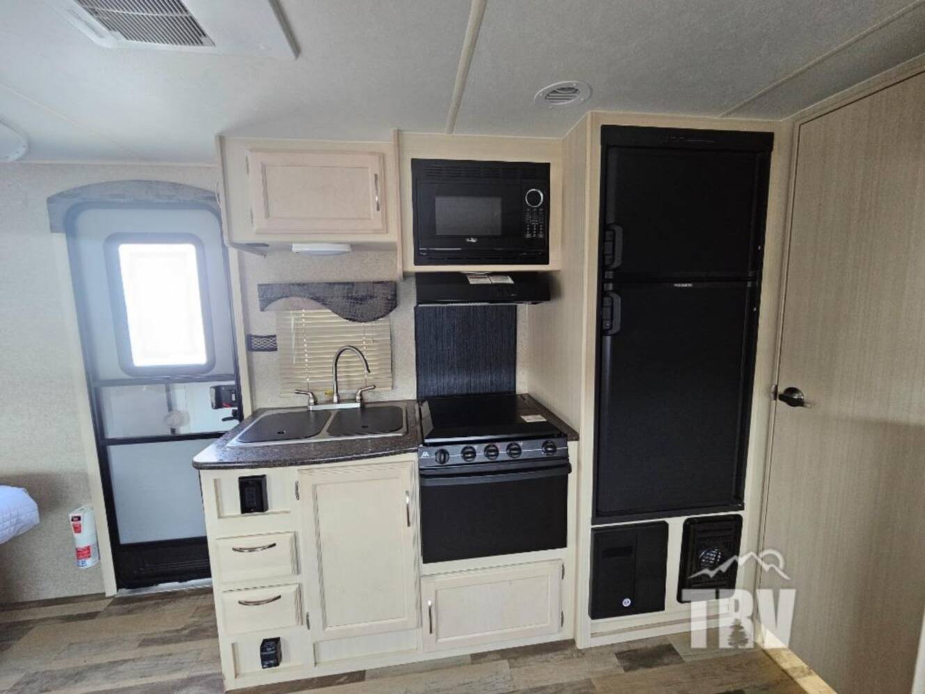 A photo of this 2018 Winnebago Industries Towables Micro Minnie 2106FBS