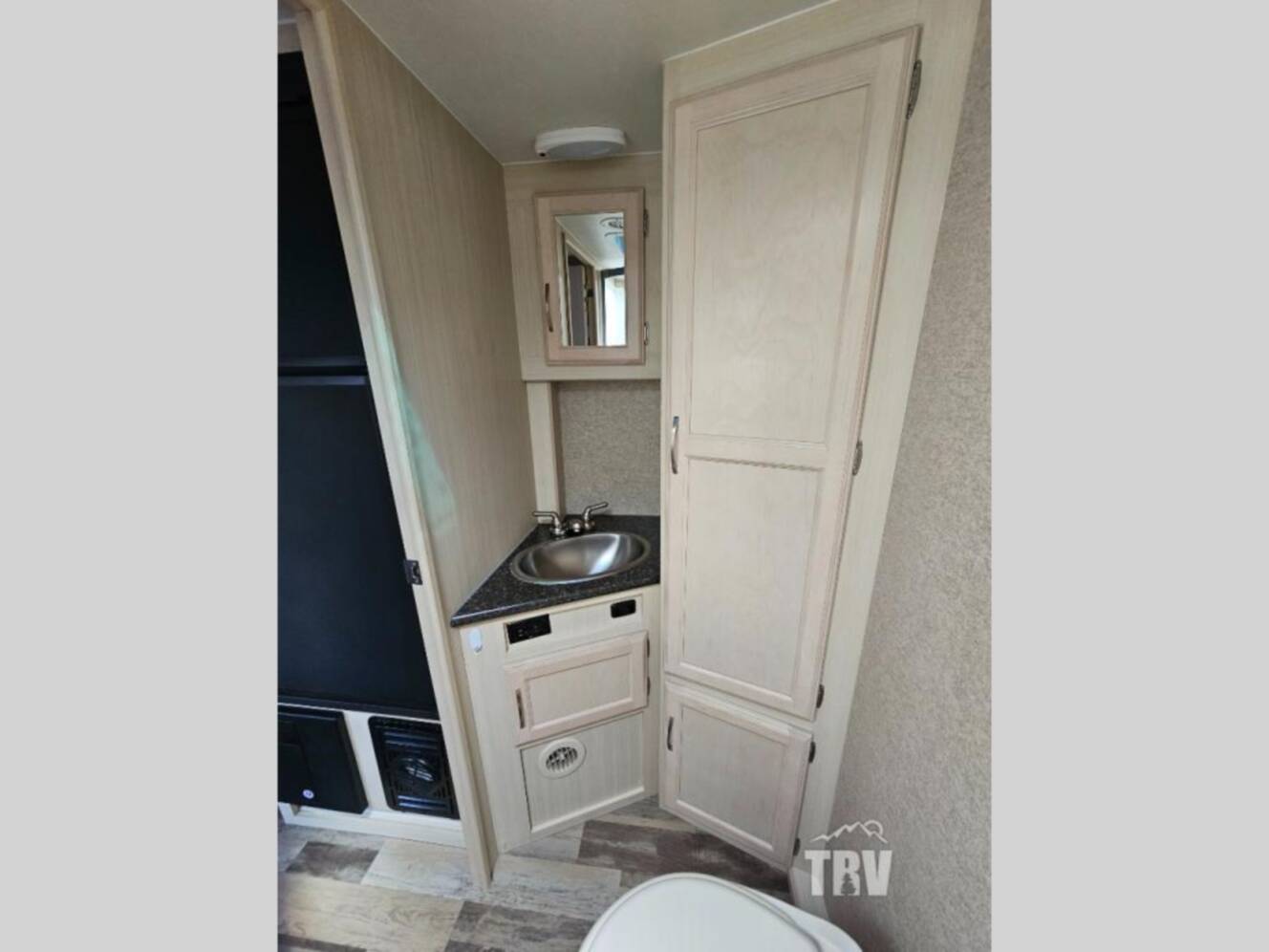 A photo of this 2018 Winnebago Industries Towables Micro Minnie 2106FBS