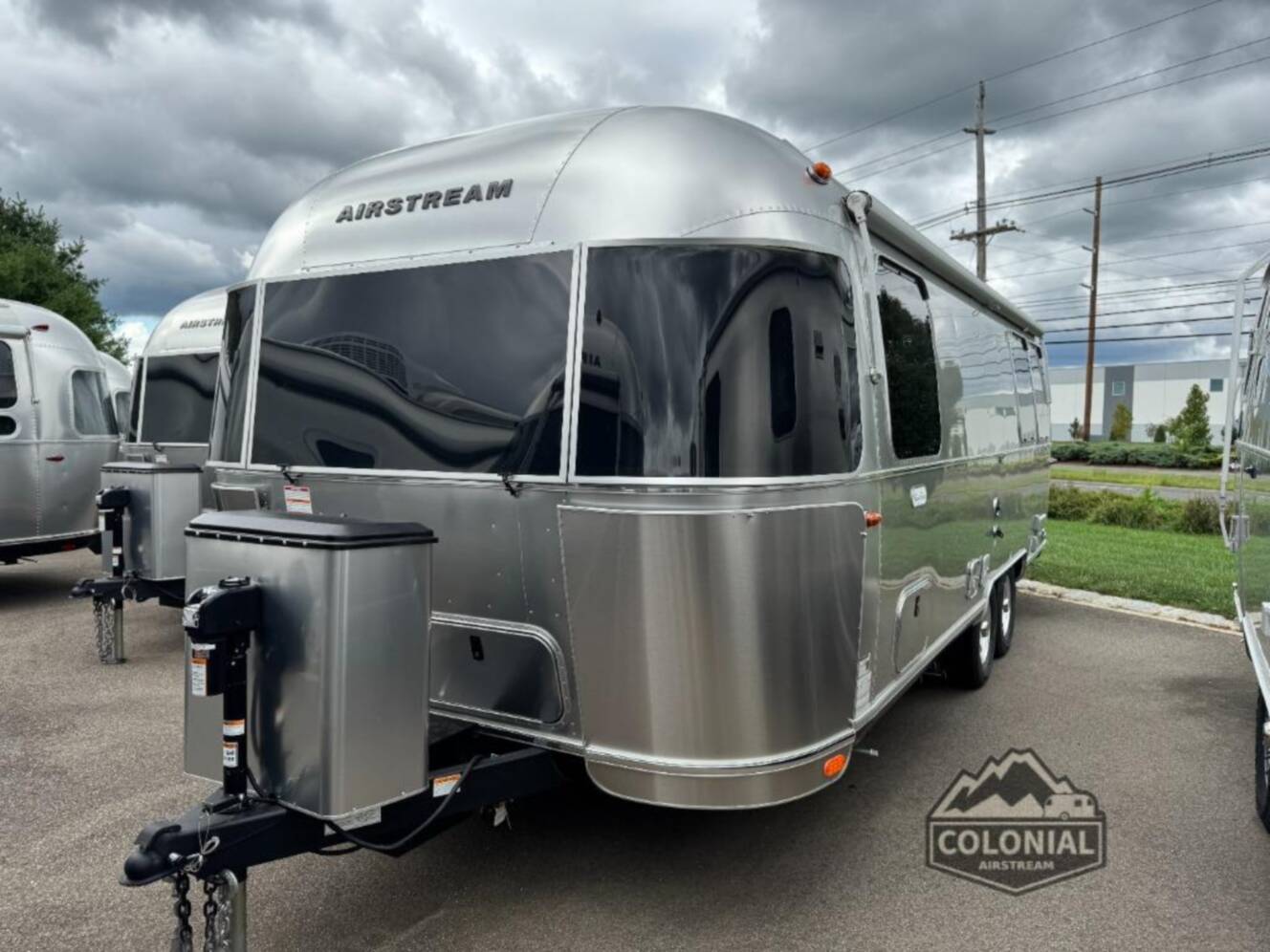A photo of this 2026 Airstream Flying Cloud 25FBT Twin Hatch