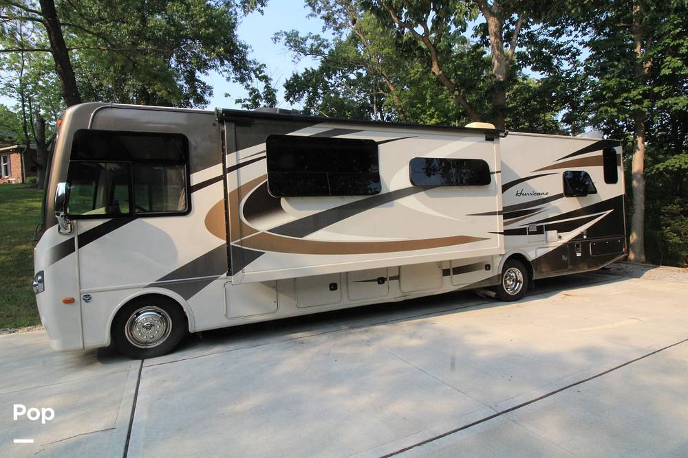 2016 Thor Motor Coach Hurricane 35C in cincinnati OH