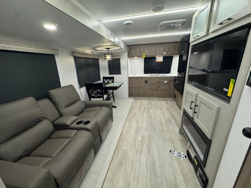 2026 Coachmen Freedom Express Ultra Light 259FKDS in deforest WI
